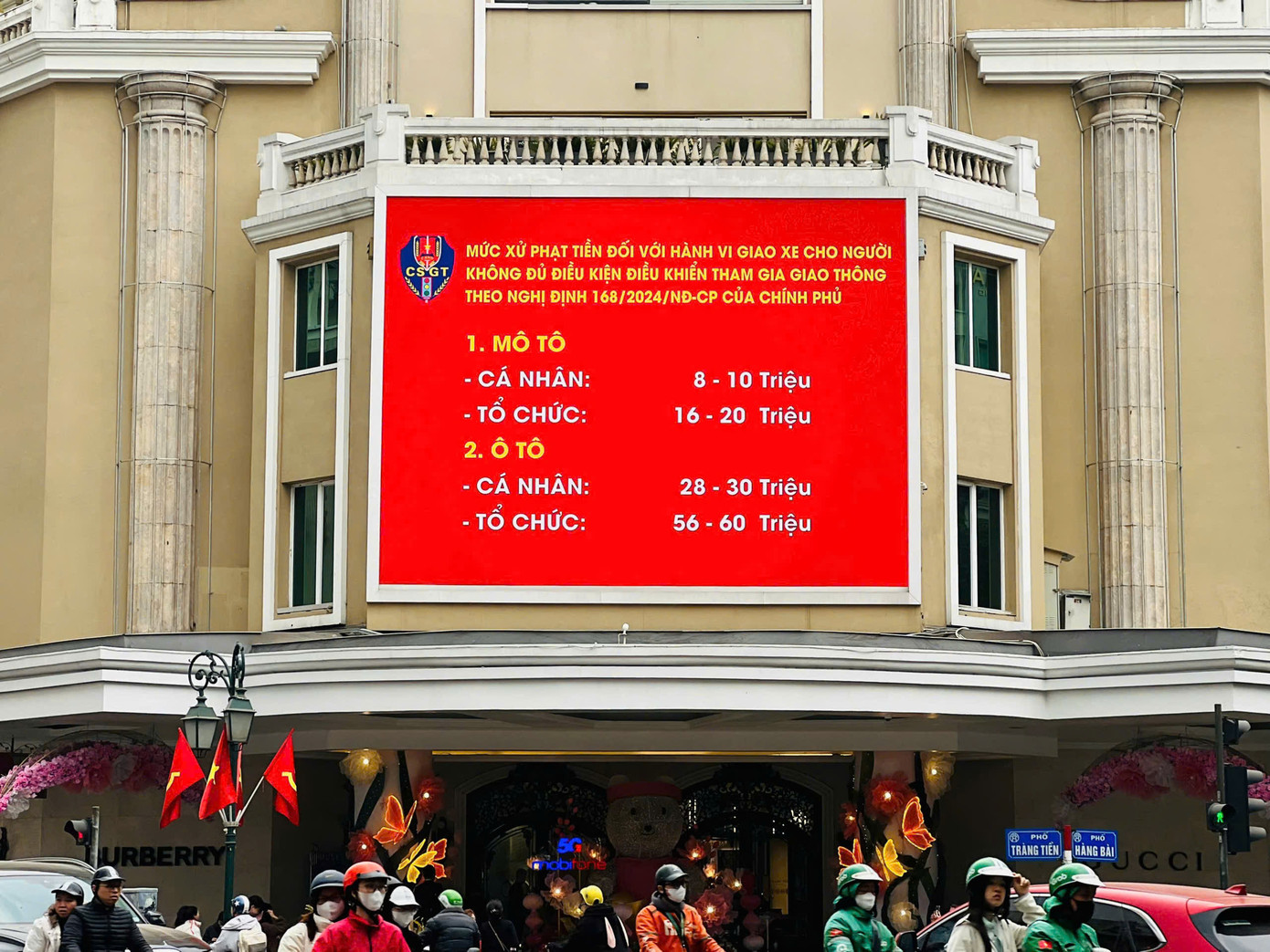 Nghị định 168/2024/NĐ - CP quy định xử phạt vi phạm hành chính về trật tự, an toàn giao thông trong lĩnh vực giao thông đường bộ; trừ điểm, phục hồi giấy phép lái xe có hiệu lực từ ngày 1/1/2025, có nhiều điểm mới và nâng mức xử phạt một số hành vi vi phạm giao thông lên gấp nhiều lần so với trước đây.