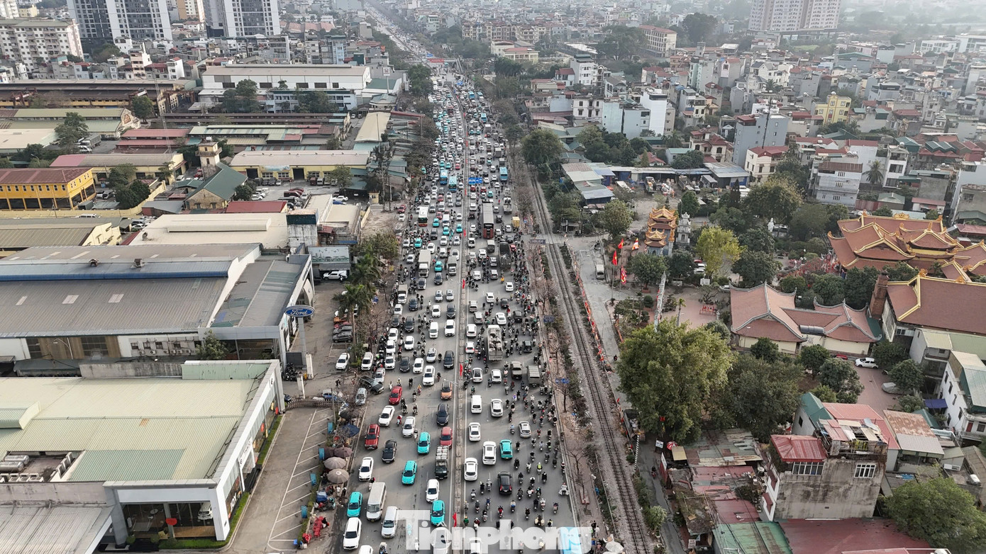 Giao thông tăng cao tại một số tuyến đường Thủ đô vào chiều 24/1.