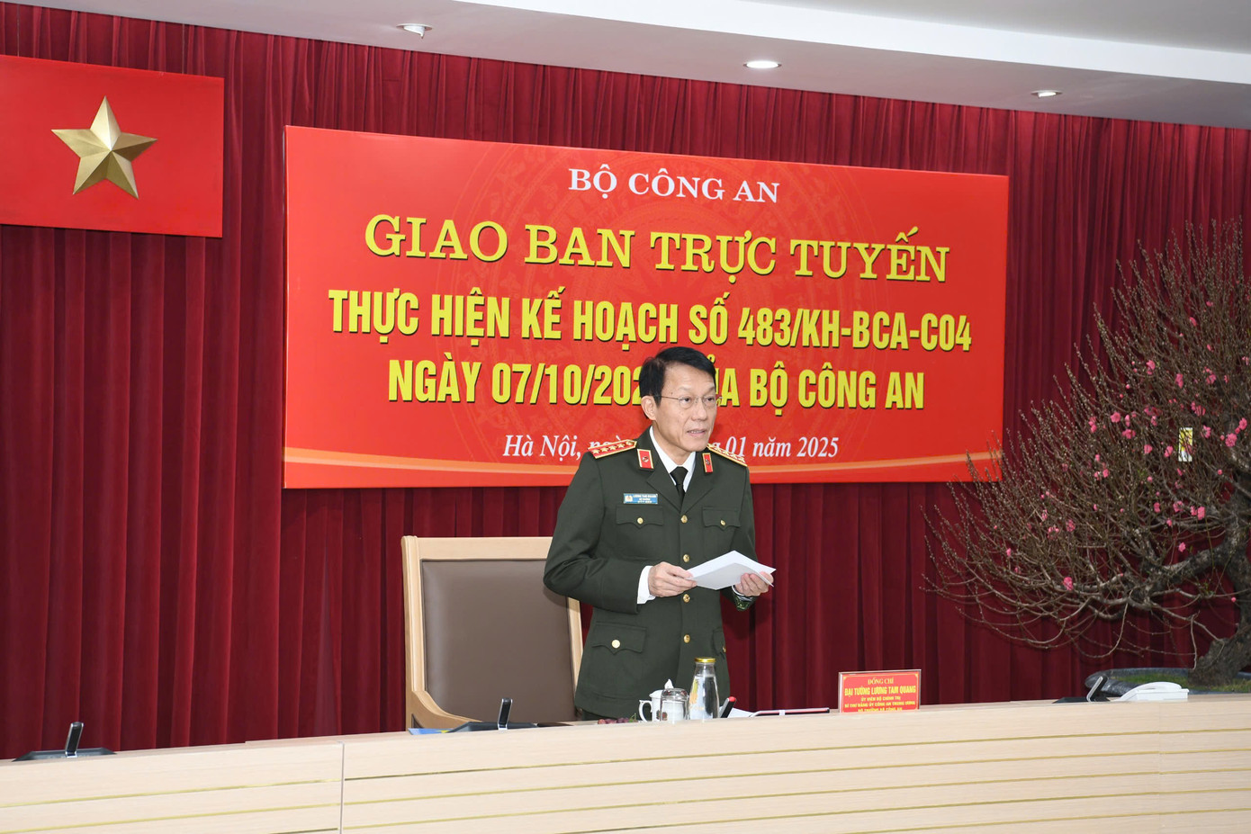 Đại tướng Lương Tam Quang, Ủy viên Bộ Chính trị, Bộ trưởng Bộ Công an. Đại tướng Lương Tam Quang, Ủy viên Bộ Chính trị, Bộ trưởng Bộ Công an.