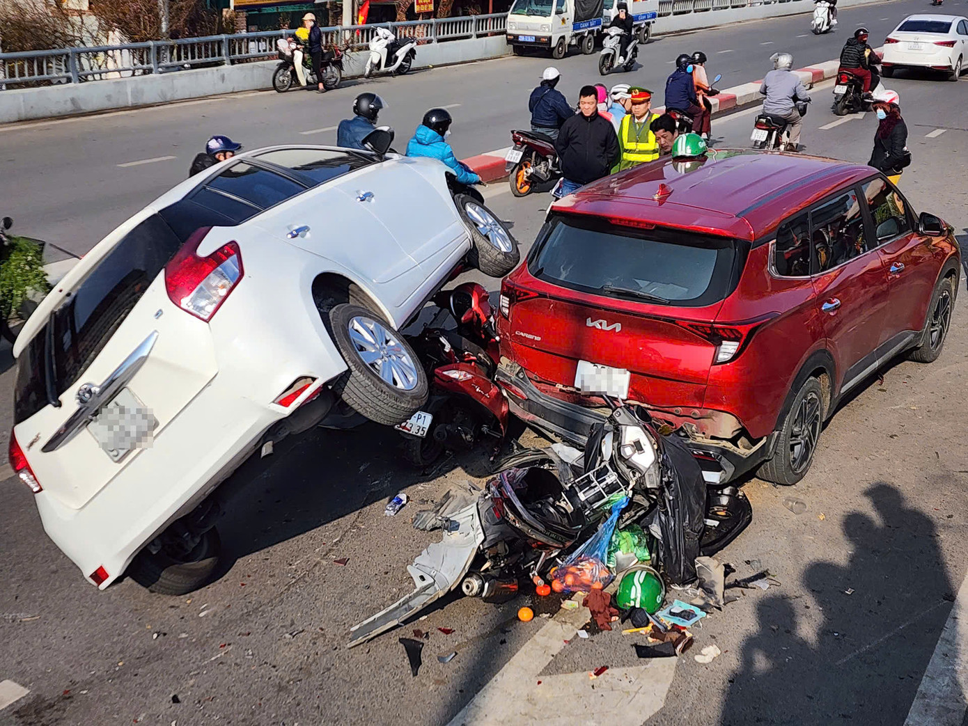 Vụ tai nạn giao thông xảy ra trên đường Âu Cơ (Hà Nội) vào ngày 27/1.