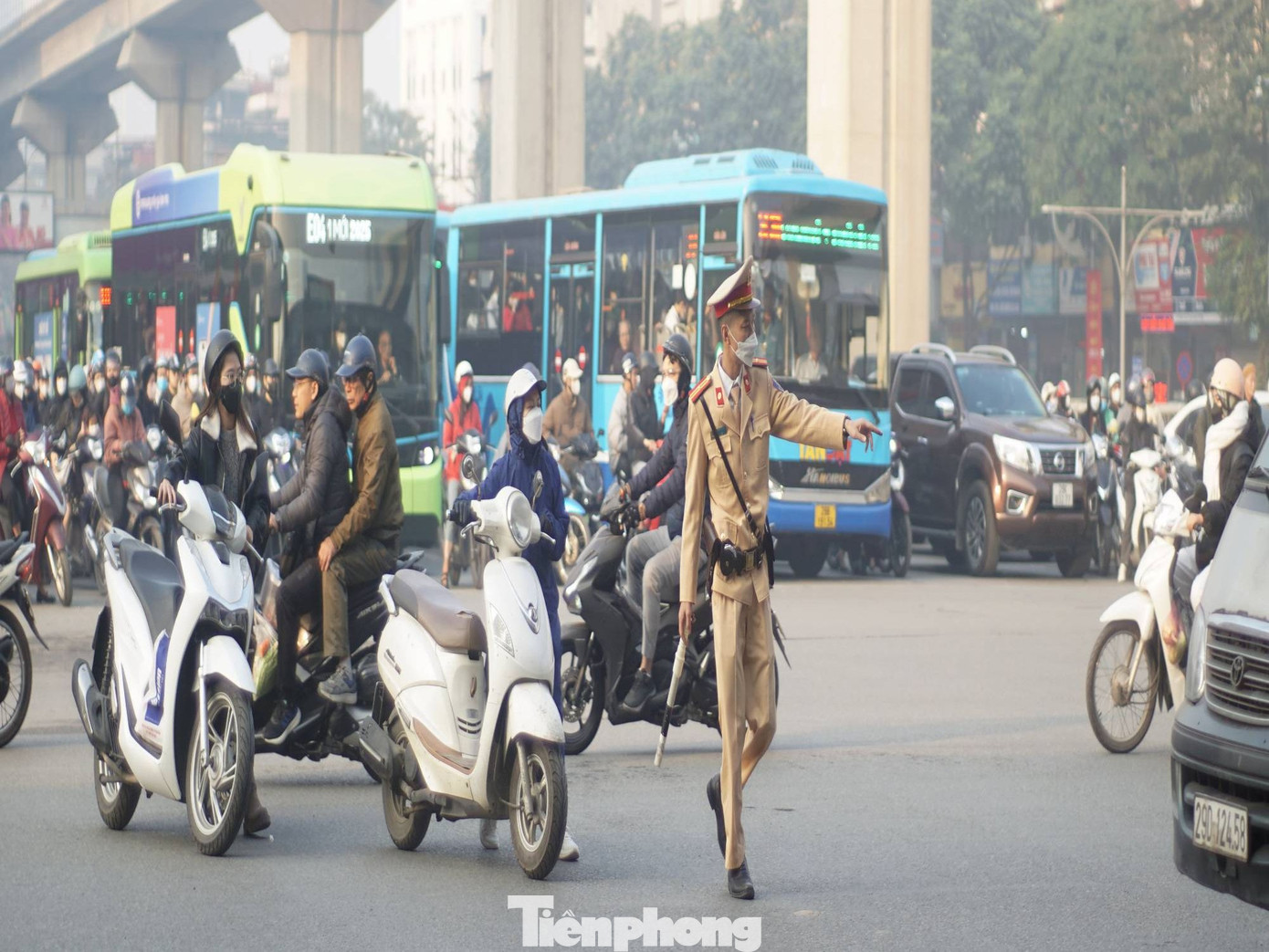 Nhiều tài xế ở Hà Nội vi phạm giao thông bị trừ điểm GPLX. Ảnh: Thanh Hà