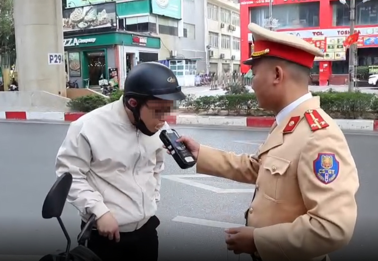 Nam tài xế vi phạm nồng độ cồn.
