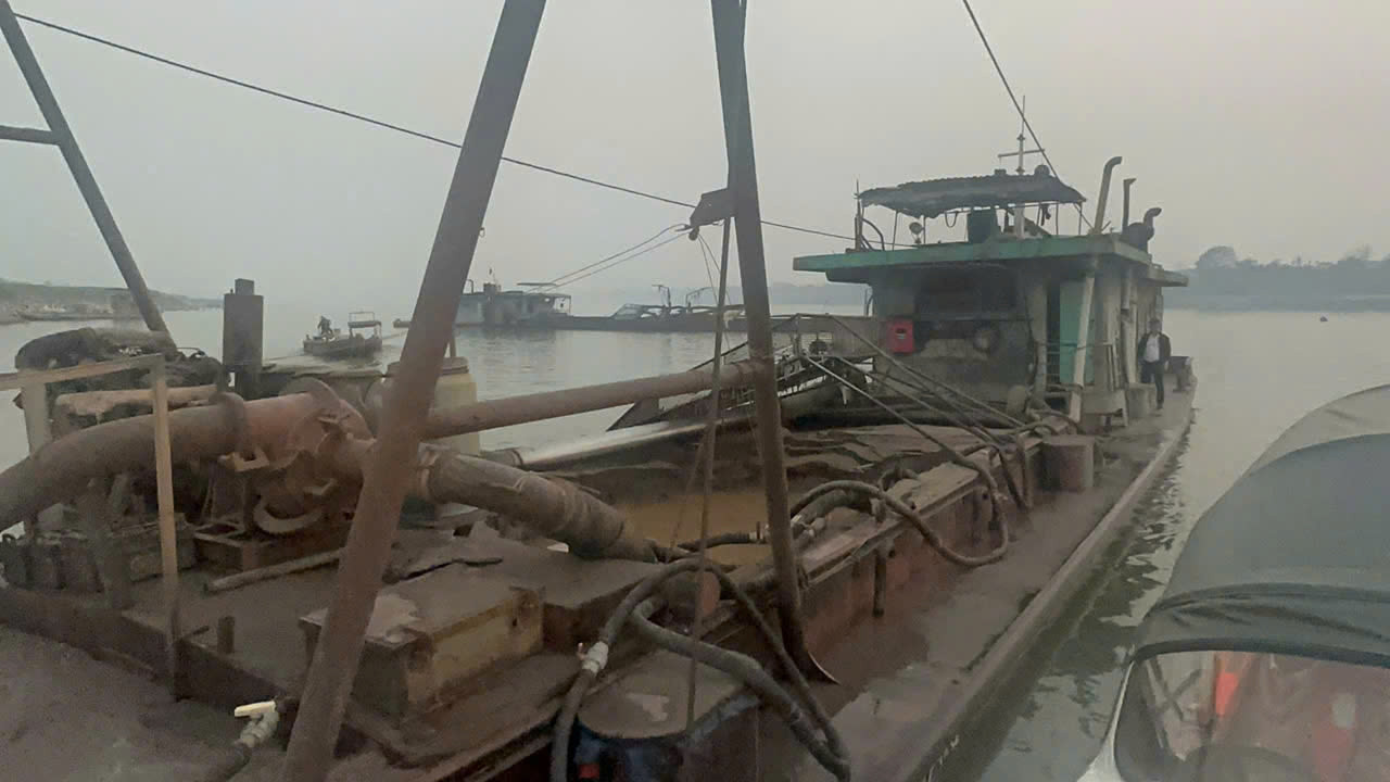 Hệ thống bơm hút cát trên các phương tiện.