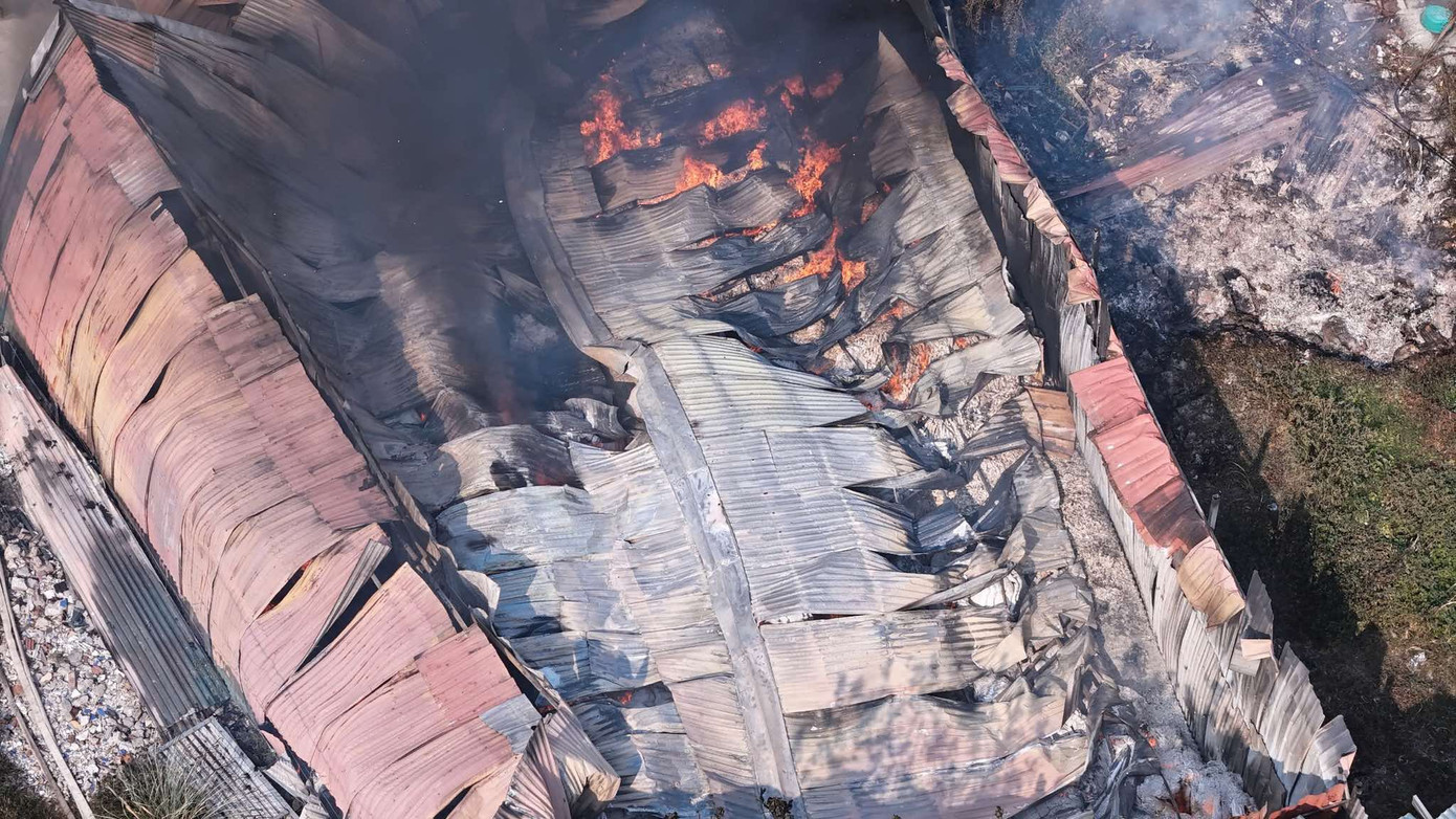 Hình ảnh đám cháy nhìn từ trên cao.