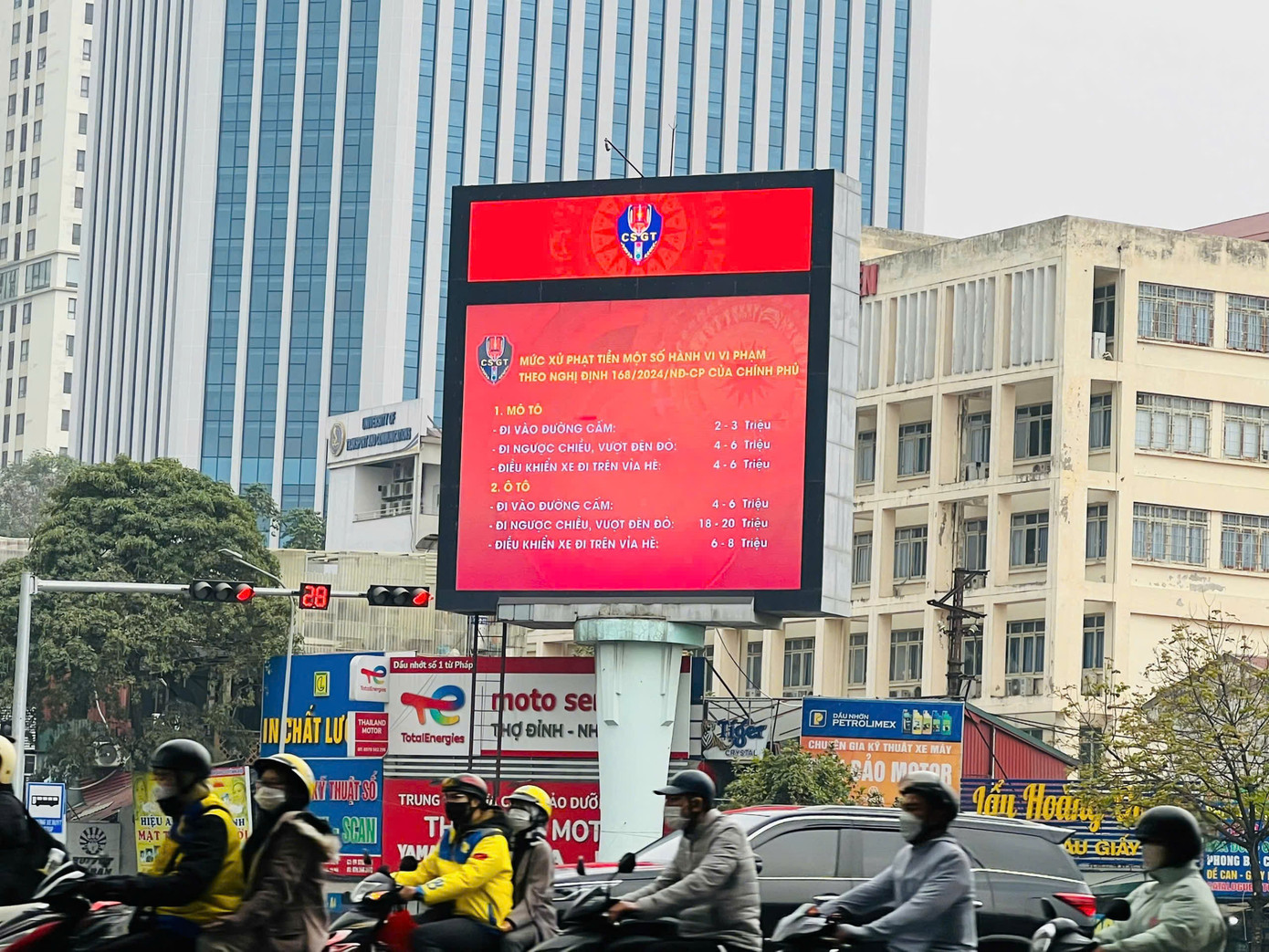 Các nội dung tuyên truyền hiển thị dễ hiểu, ngắn gọn, tập trung vào các hành vi vi phạm phổ biến và mức phạt.