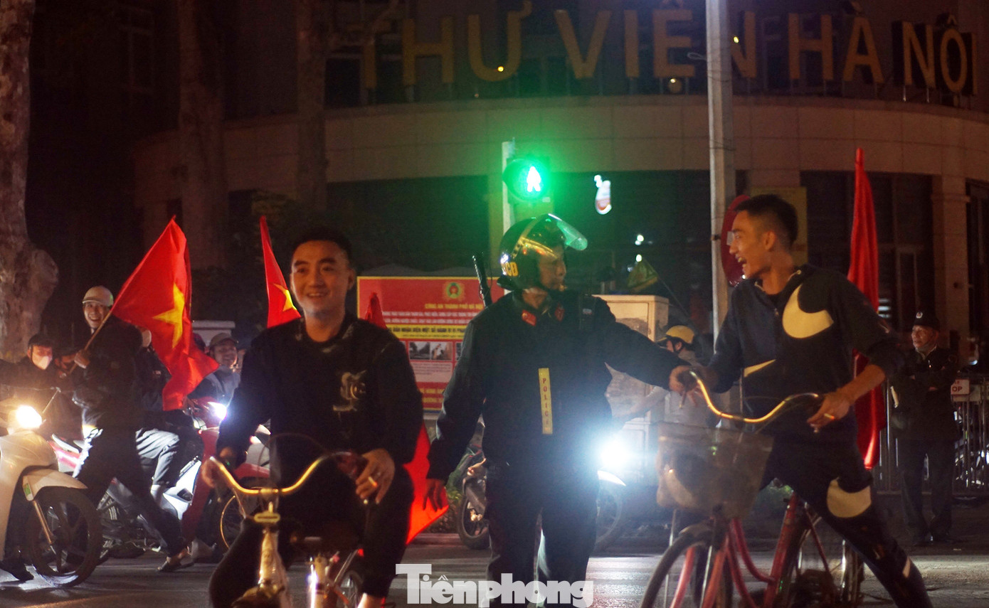 Lực lượng CSCĐ phối hợp với Công an, CSGT bảo đảm ANTT tại các nút giao thông.