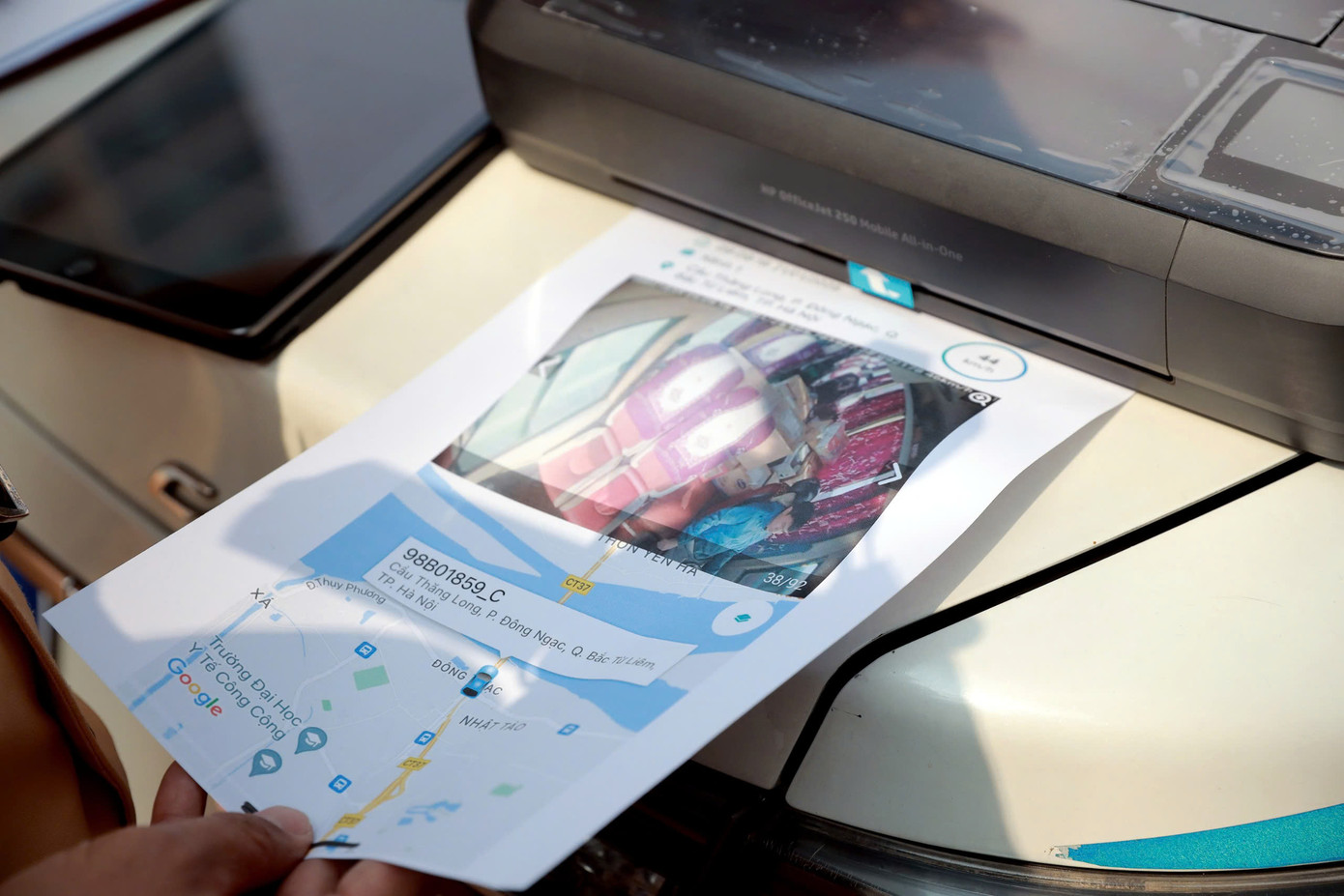 Hình ảnh lưu từ camera trên xe khách ghi lại sau khi được trích xuất và in ra.