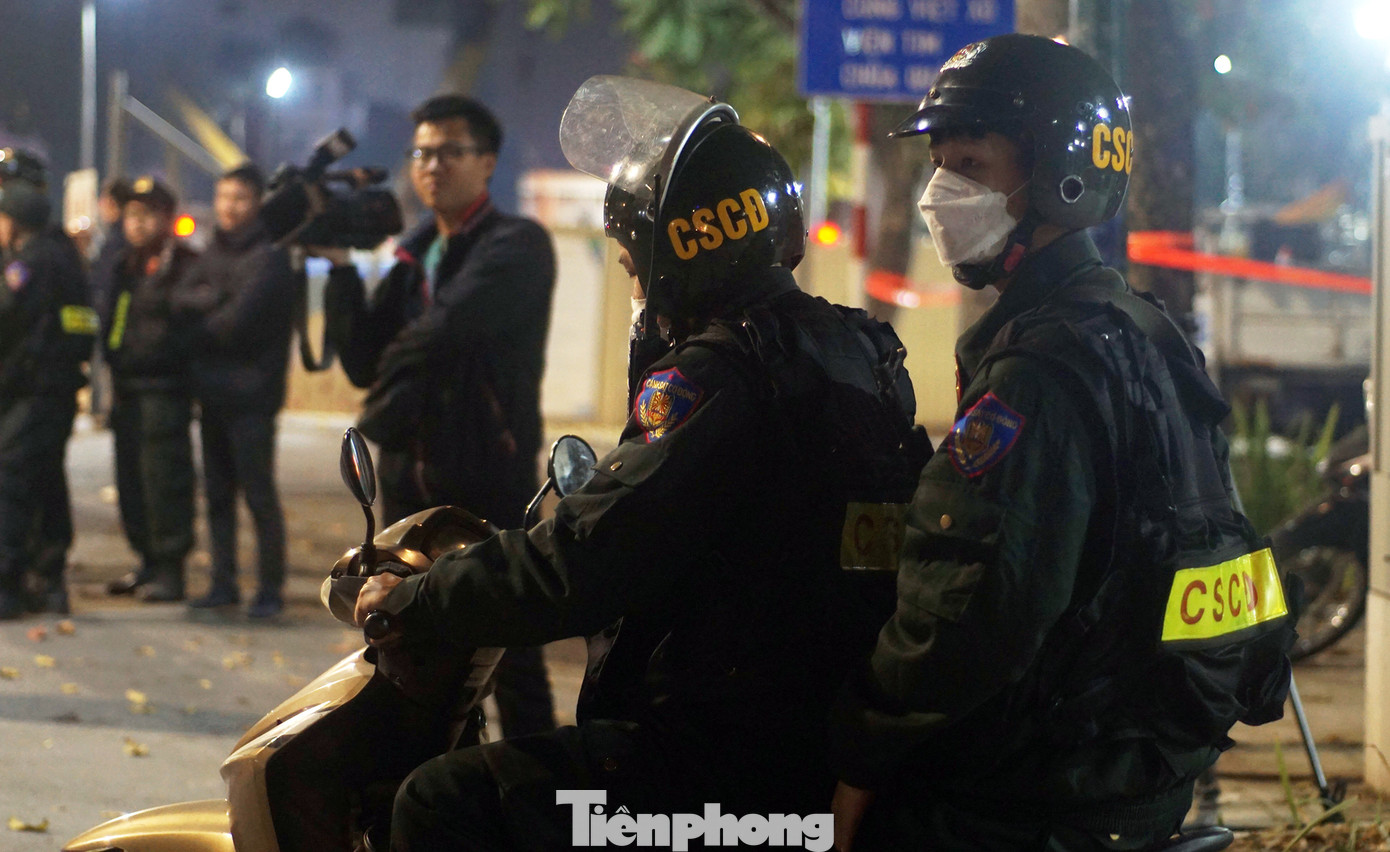 Ngoài việc cắm chốt, lực lượng CSCĐ tuần tra kiểm soát, xử lý các trường hợp gây mất ANTT.