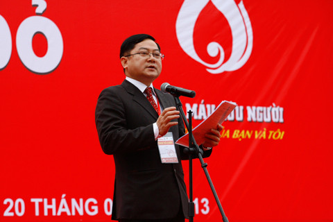 Nhà báo Lê Xuân Sơn, Tổng Biên tập Báo Tiền Phong, Trưởng Ban tổ chức phát biểu khai mạc Chủ Nhật Đỏ lần thứ năm