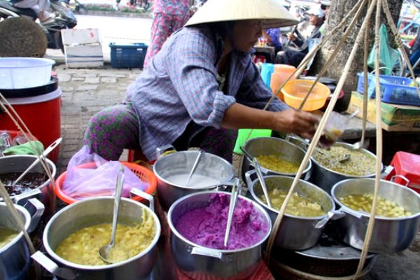  Bạn có thể tìm thấy ở Đông Ba đủ các món chè dân dã. Ảnh: dulichhue