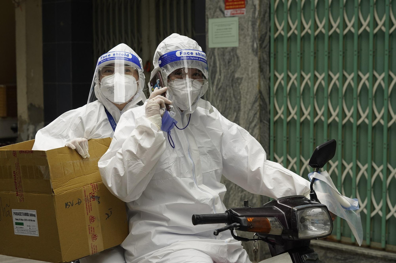 Dịch COVID-19 đang giảm sâu, nhân viên y tế chống dịch cũng bớt căng thẳng, áp lực