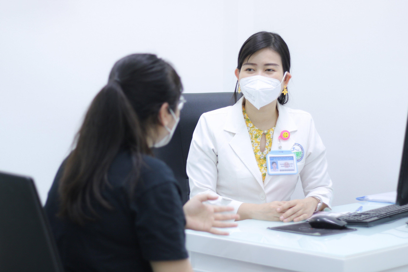 Bệnh nhân đến thăm khám, điều trị tại Bệnh viện Da Liễu TPHCM sau biến chứng thẩm mỹ ở spa Bệnh nhân đến thăm khám, điều trị tại Bệnh viện Da Liễu TPHCM sau biến chứng thẩm mỹ ở spa