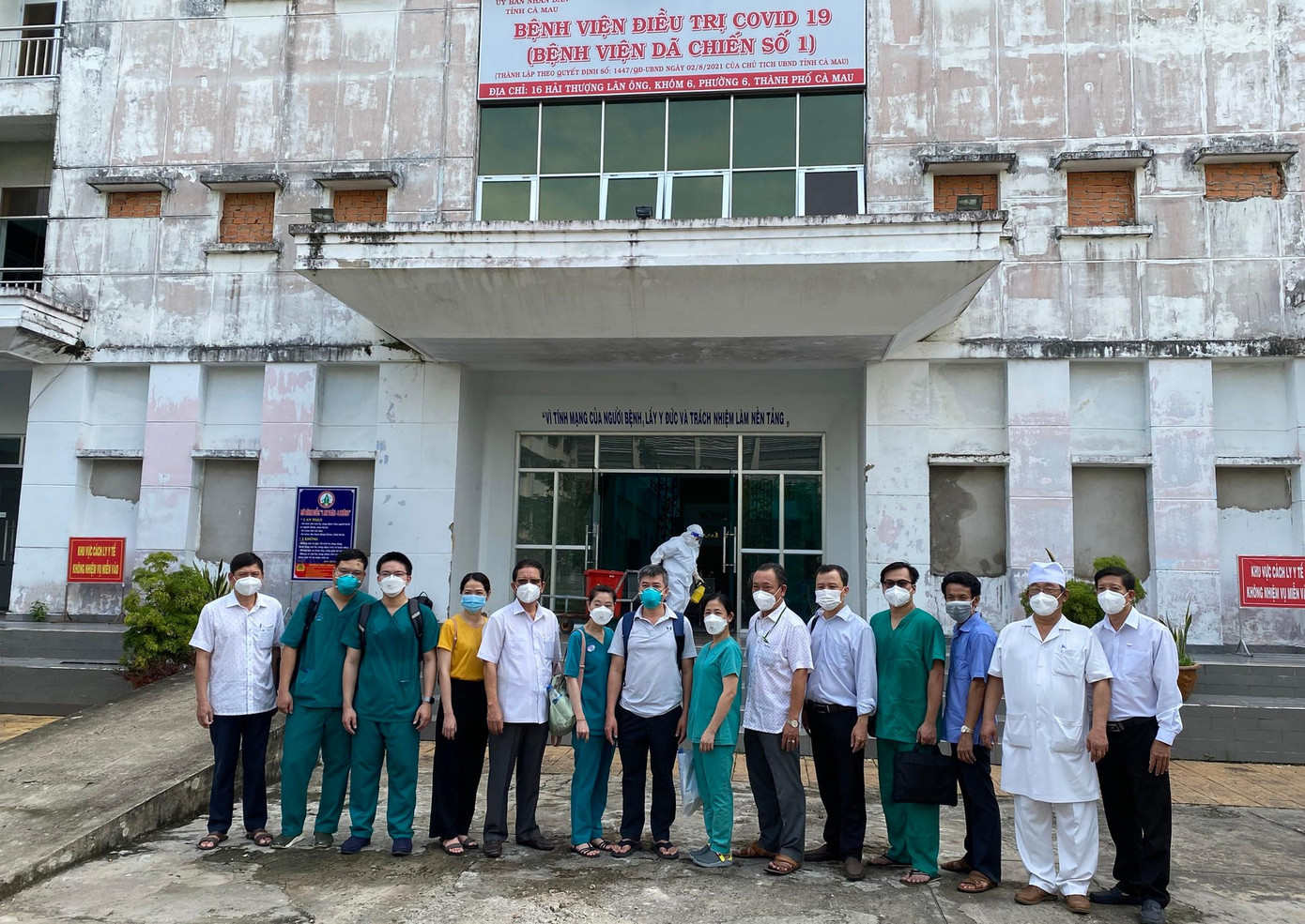 Đoàn công tác đã đến địa phương hỗ trợ thiết lập các phương án cần thiết trong điều trị cho bệnh nhân COVID-19