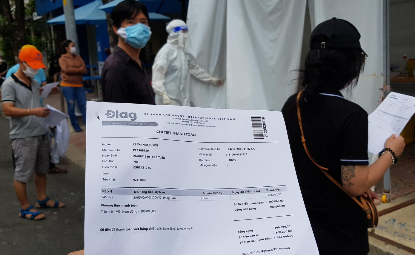 Rất nhiều người ở TPHCM đã đến các cơ sở y tế thực hiện xét nghiệm kháng thể SARS-CoV-2 Rất nhiều người ở TPHCM đã đến các cơ sở y tế thực hiện xét nghiệm kháng thể SARS-CoV-2