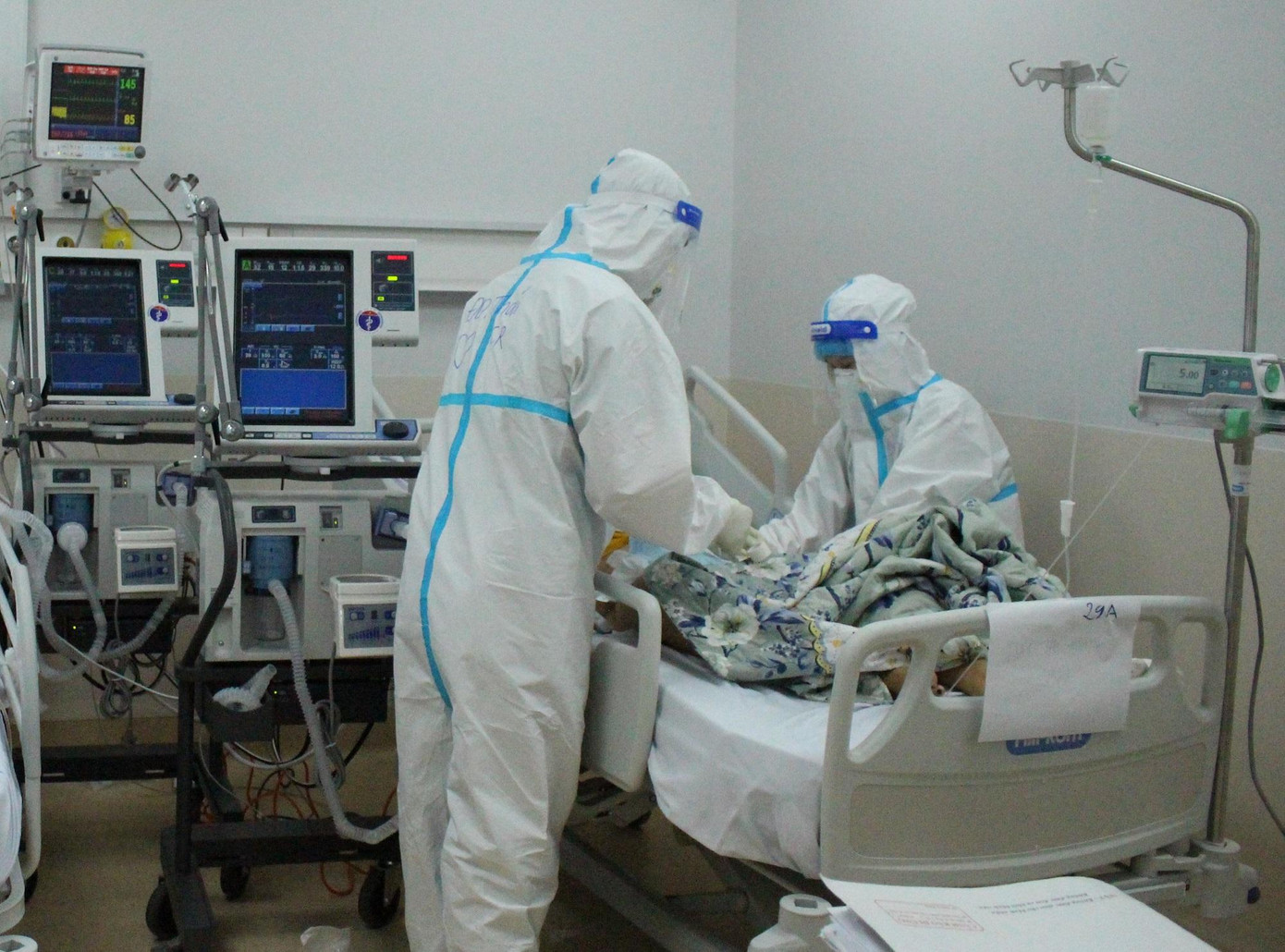 Nhiều bệnh nhân COVID-19 thập tử nhất sinh được các y bác sĩ giữ lại sinh mạng khi đã cận kề cửa tử Nhiều bệnh nhân COVID-19 thập tử nhất sinh được các y bác sĩ giữ lại sinh mạng khi đã cận kề cửa tử