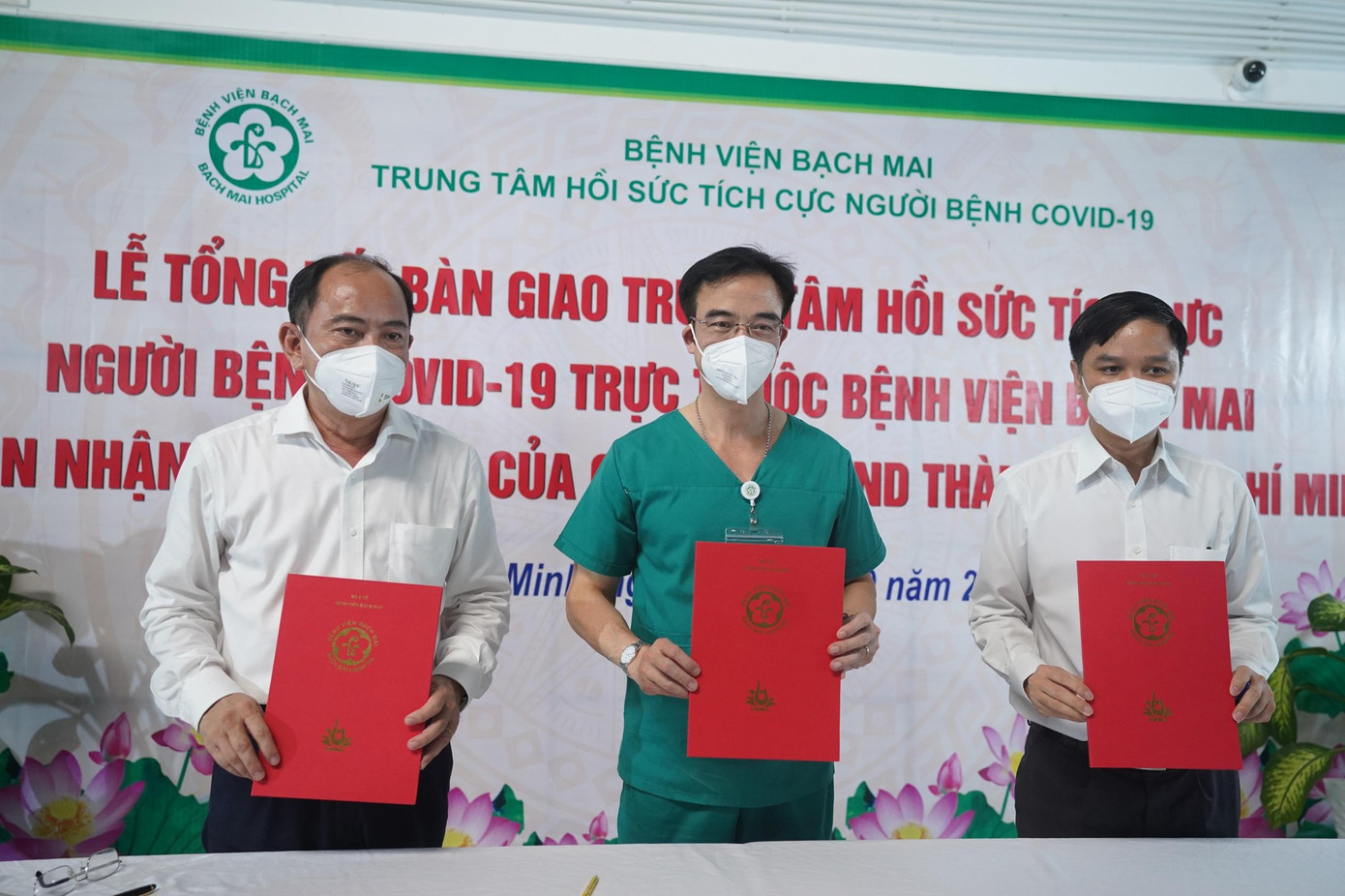 Ngành Y tế TPHCM tiếp nhận chuyển giao Trung tâm Hồi sức COVID-19 từ Bệnh viện Bạch Mai Ngành Y tế TPHCM tiếp nhận chuyển giao Trung tâm Hồi sức COVID-19 từ Bệnh viện Bạch Mai