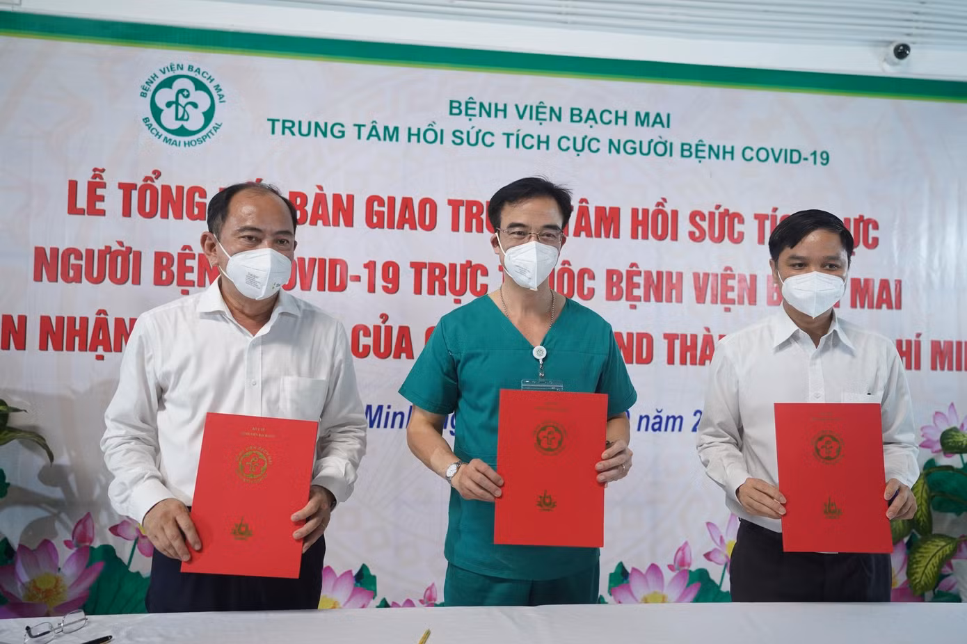 Ngành Y tế TPHCM tiếp nhận chuyển giao Trung tâm Hồi sức COVID-19 từ Bệnh viện Bạch Mai Ngành Y tế TPHCM tiếp nhận chuyển giao Trung tâm Hồi sức COVID-19 từ Bệnh viện Bạch Mai