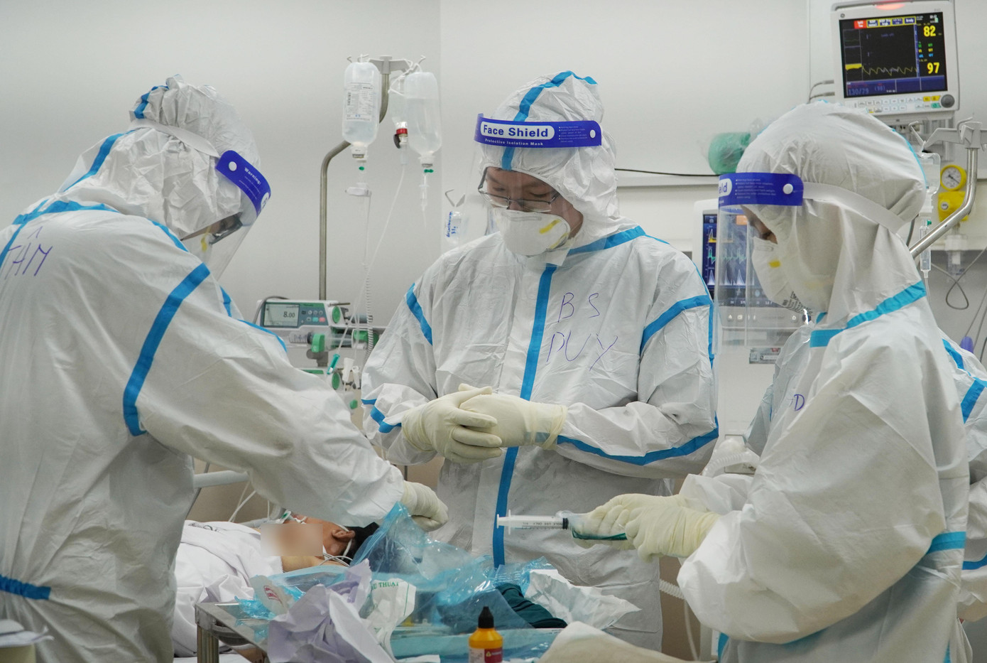 Cuộc chiến chống dịch COVID-19 đang có những chuyển biến rất tích cực Cuộc chiến chống dịch COVID-19 đang có những chuyển biến rất tích cực