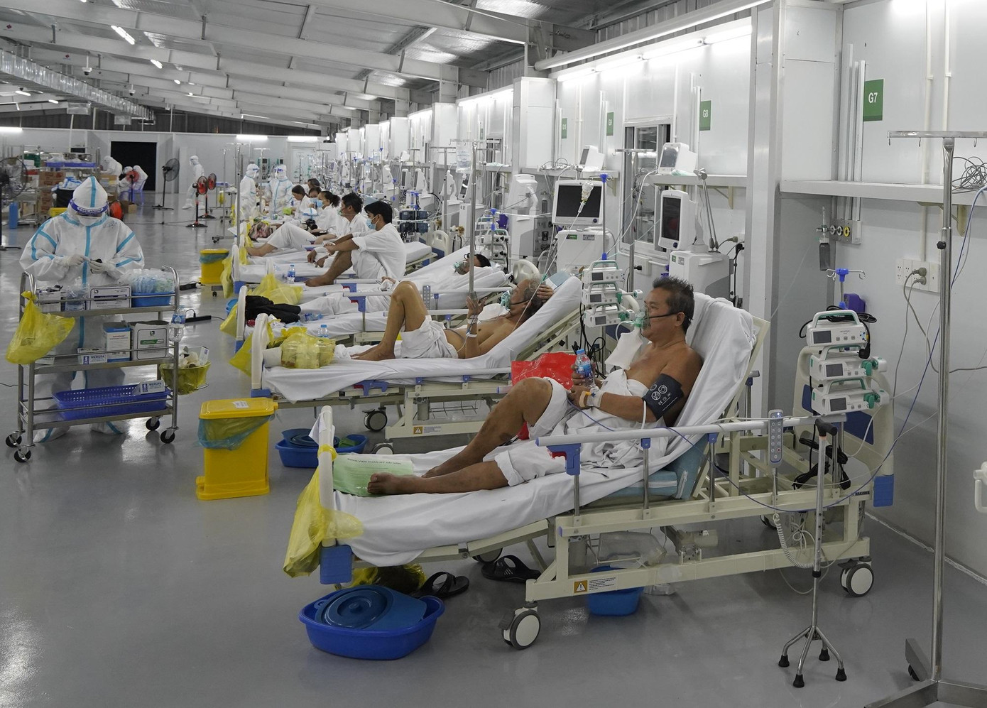 Gần 1.000 bệnh nhân COVID-19 nặng và nguy kịch đã được tiếp nhận, điều trị tại trung tâm