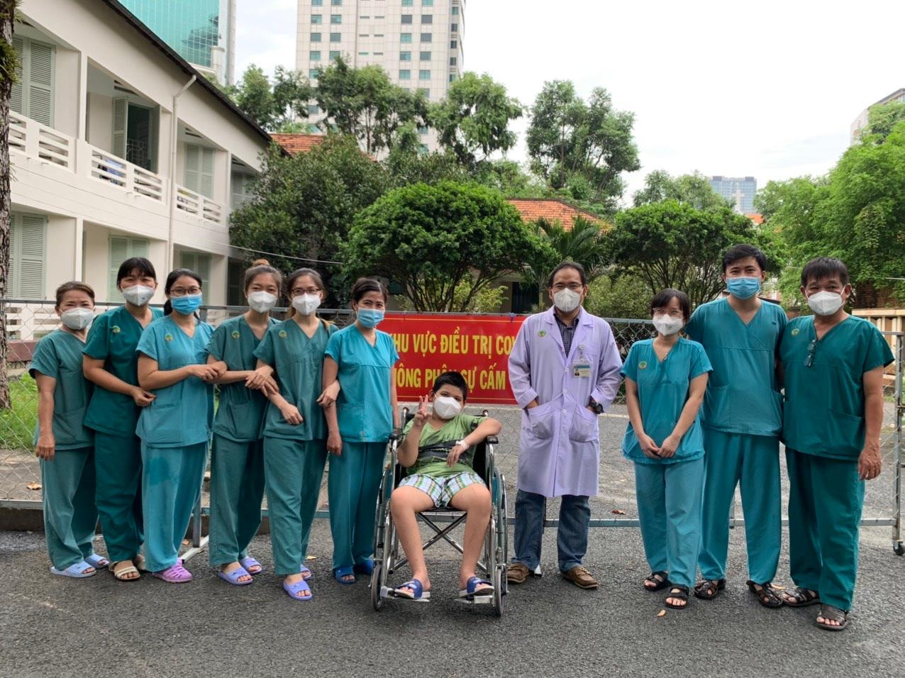 Nỗ lực của các y bác sĩ đã giúp bệnh nhi qua cơn nguy kịch, xuất viện về với gia đình Nỗ lực của các y bác sĩ đã giúp bệnh nhi qua cơn nguy kịch, xuất viện về với gia đình