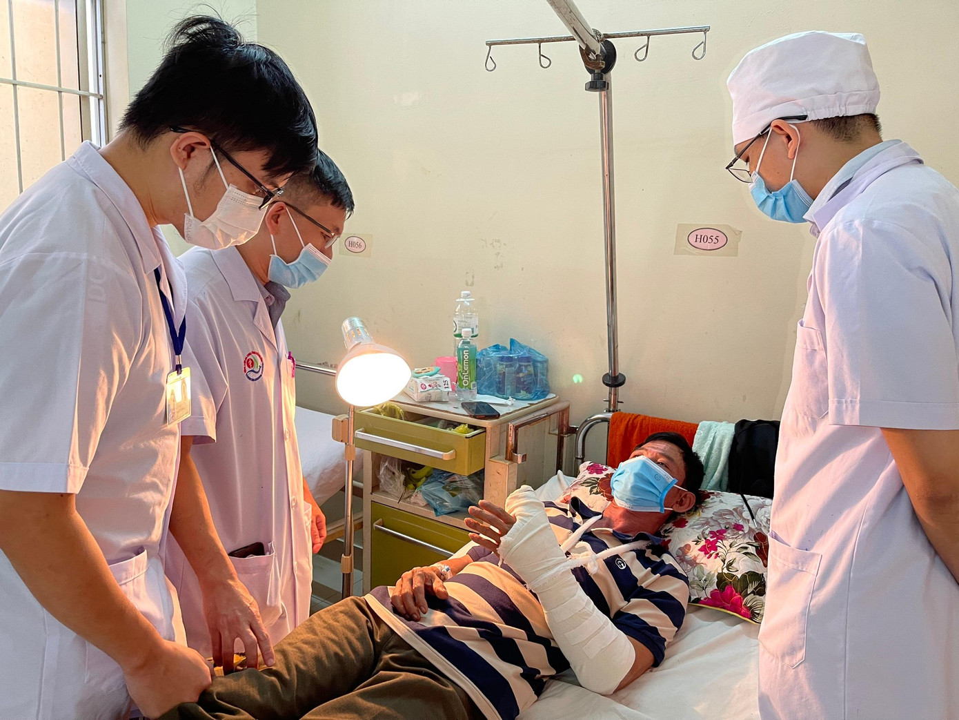 Cuộc phẫu thuật đã diễn ra thành công, ngón tay đứt lìa của bệnh nhân đang dần bình phục