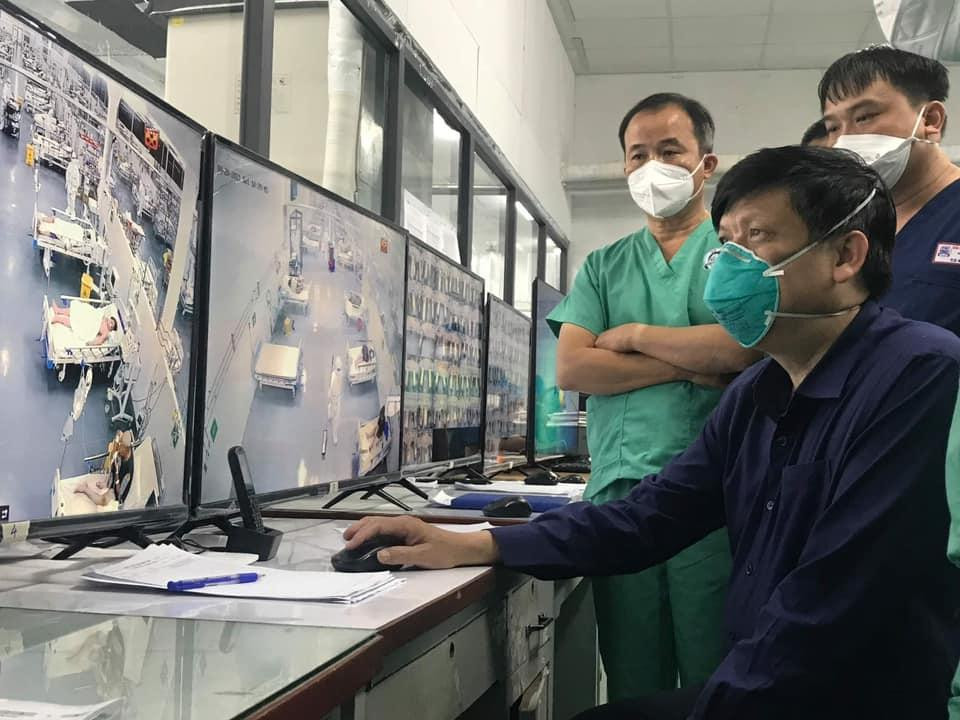 Bộ Trưởng Y tế Nguyễn Thanh Long trong chuyến kiểm tra công tác điều trị tại Trung tâm Hồi sức COVID-19 thuộc Bệnh viện Trung ương Huế Bộ Trưởng Y tế Nguyễn Thanh Long trong chuyến kiểm tra công tác điều trị tại Trung tâm Hồi sức COVID-19 thuộc Bệnh viện Trung ương Huế