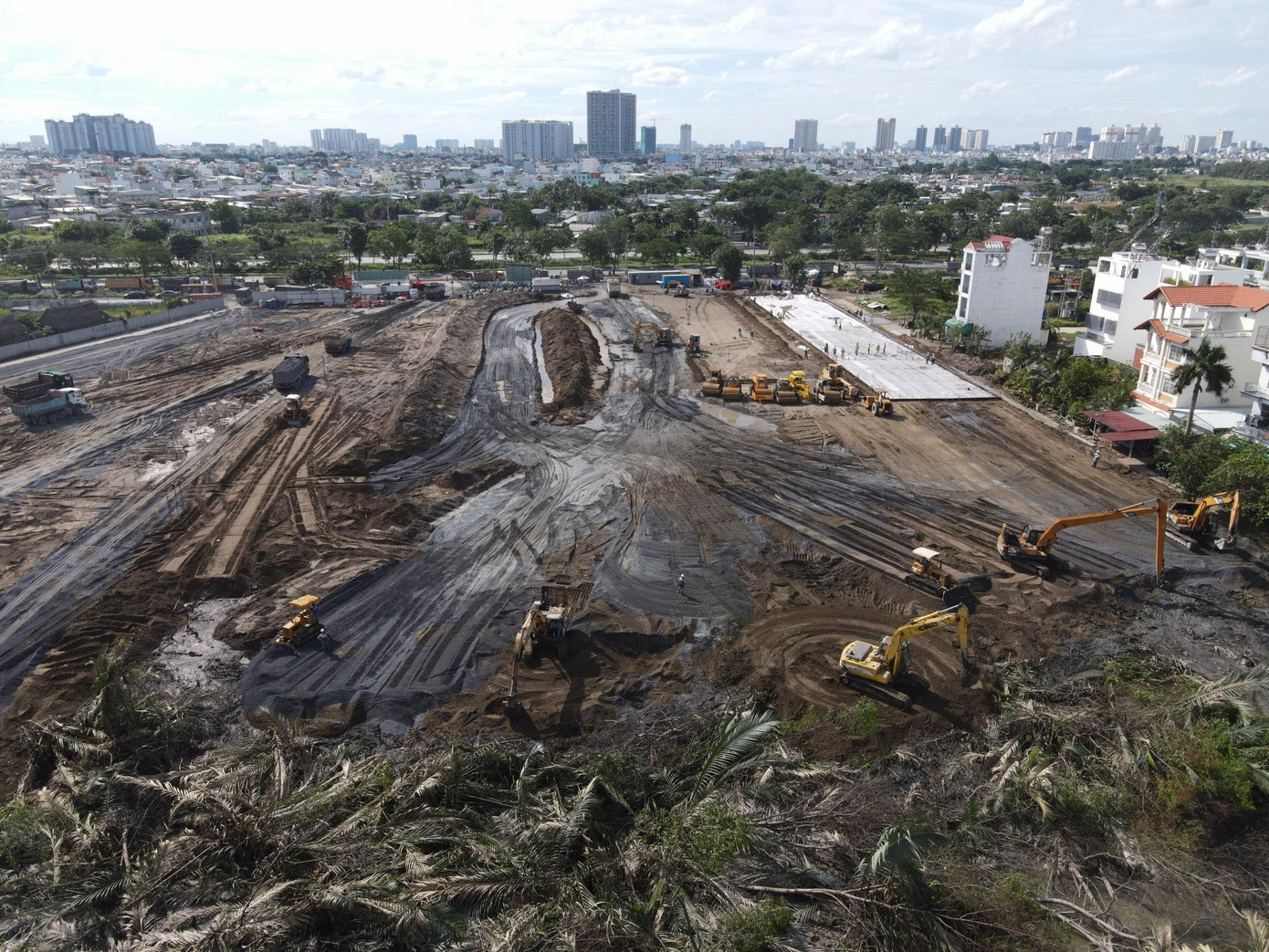 Trung tâm Hồi sức COVID-19 thuộc Bệnh viện Hữu Nghị Việt Đức đã gấp rút thiết lập trên bãi đất trống