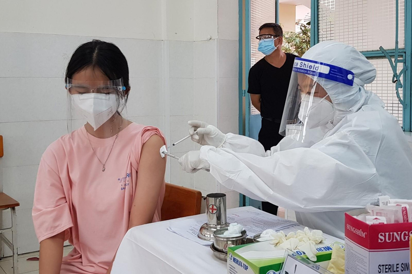 Dù đã chích đủ 2 mũi vắc xin người dân vẫn phải tuân thủ nghiêm thông điệp 5K