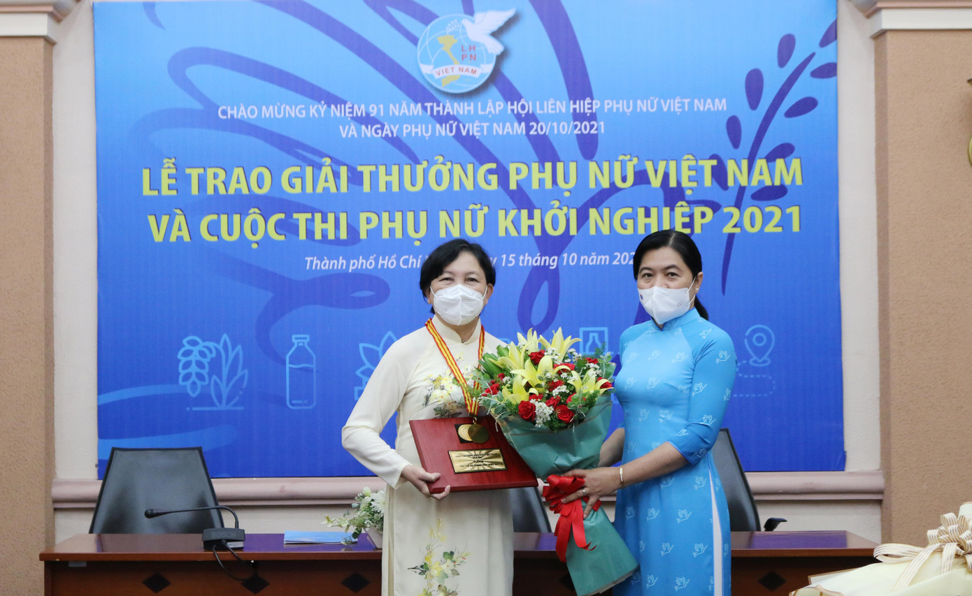 Bà Ngọc Thảo vinh dự được trao giải thưởng Phụ nữ Việt Nam năm 2021 Bà Ngọc Thảo vinh dự được trao giải thưởng Phụ nữ Việt Nam năm 2021