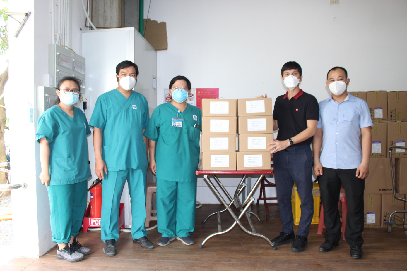 8 máy bơm tiêm điện đã được trao tới Bệnh viện Dã chiến 3 tầng số 16 8 máy bơm tiêm điện đã được trao tới Bệnh viện Dã chiến 3 tầng số 16