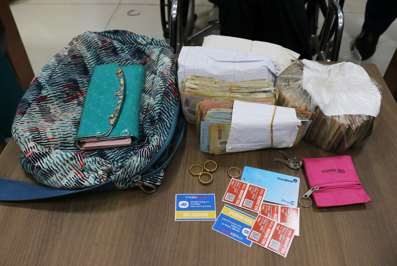 Tài sản tích góp bao nhiêu năm đã được bà G. mang theo khi nhập viện điều trị COVID-19 Tài sản tích góp bao nhiêu năm đã được bà G. mang theo khi nhập viện điều trị COVID-19