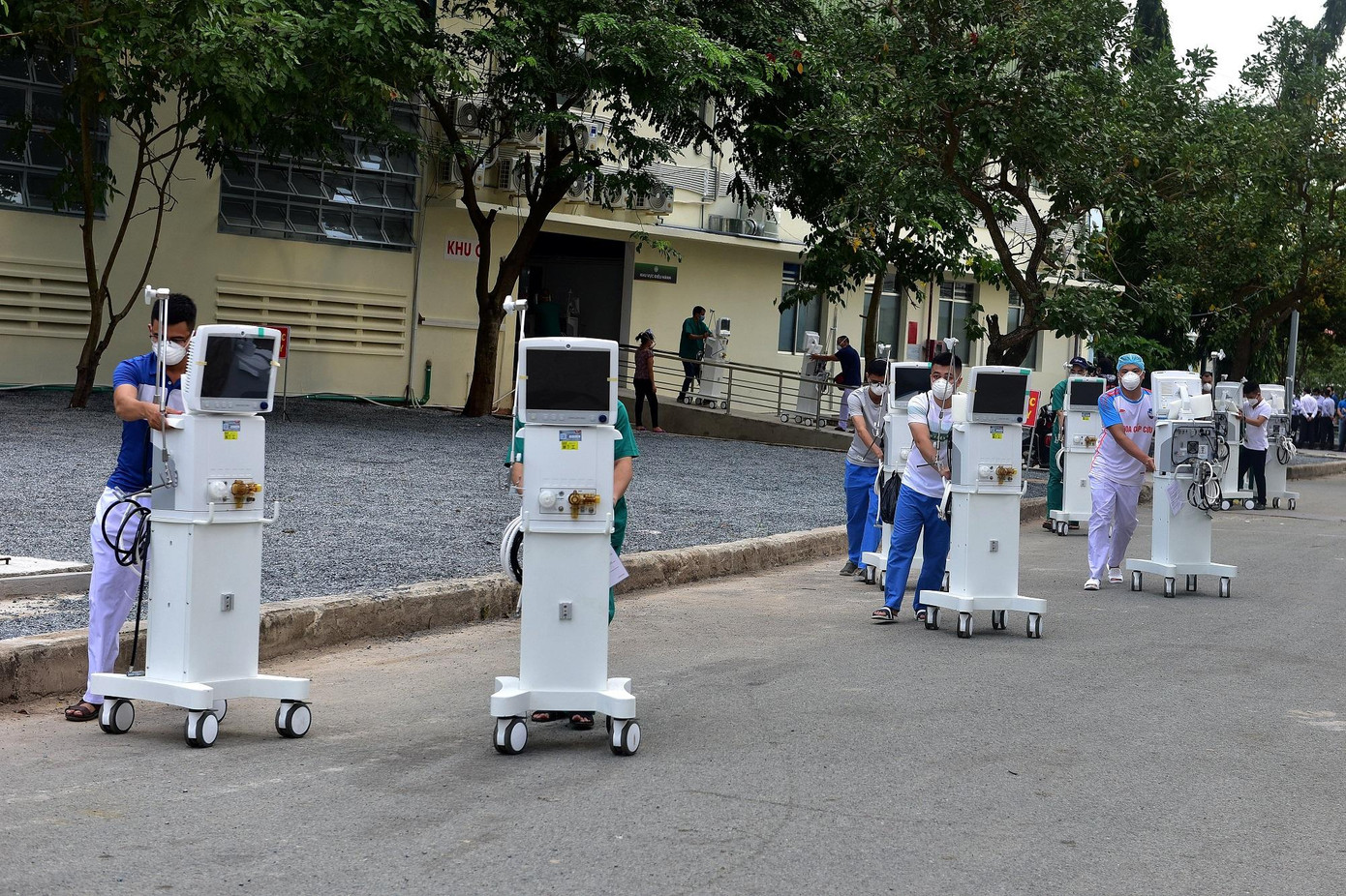 Ngày 15/10, Bệnh viện Bạch Mai cũng sẽ bàn giao Trung tâm Hồi sức cho ngành y tế Thành phố Ngày 15/10, Bệnh viện Bạch Mai cũng sẽ bàn giao Trung tâm Hồi sức cho ngành y tế Thành phố