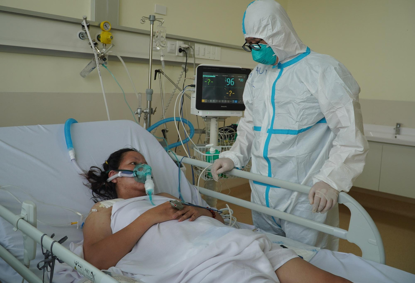 10 ngày sau cuộc mổ, mẹ con sản phụ sắp được xuất viện trở về bên gia đình 10 ngày sau cuộc mổ, mẹ con sản phụ sắp được xuất viện trở về bên gia đình