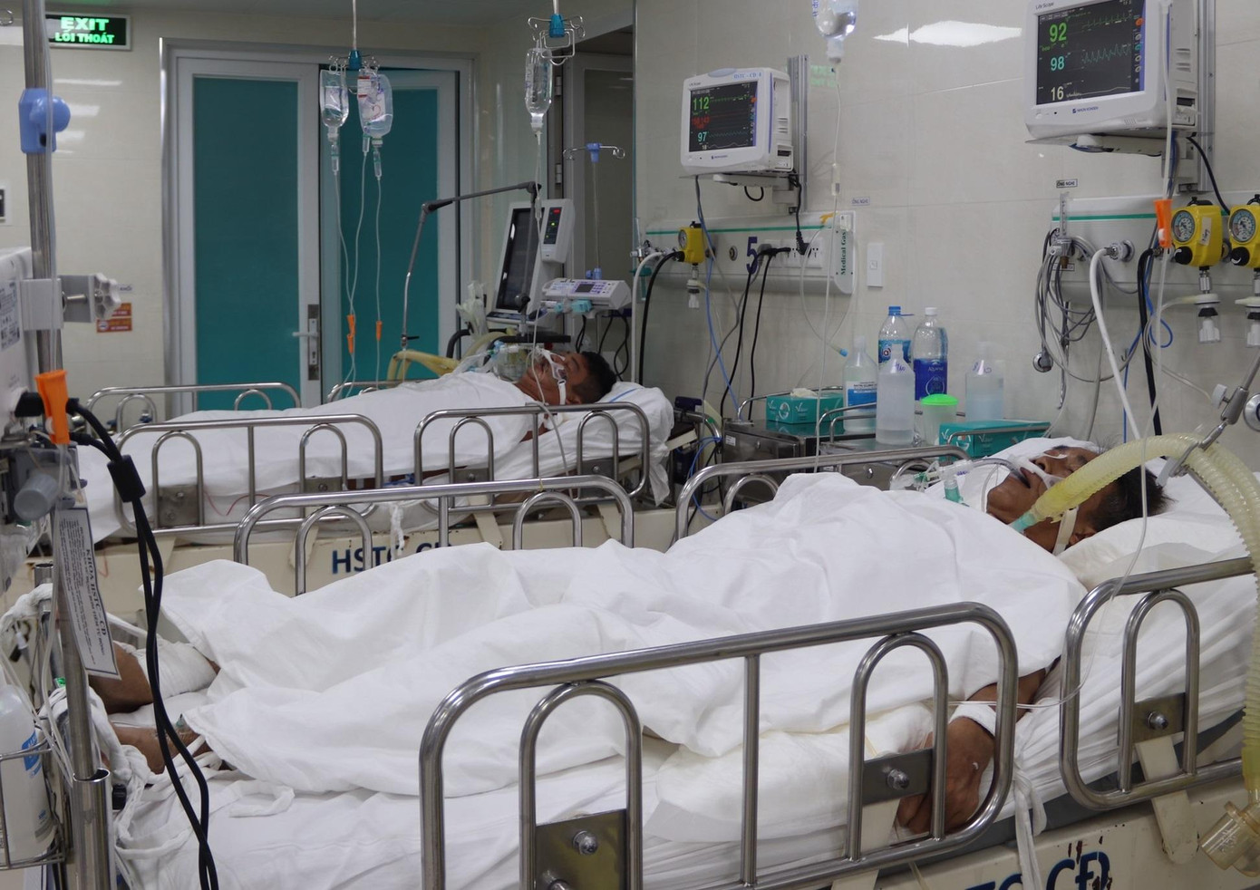 Hơn 20 trường hợp ngộ độc rượu methanol đã được chuyển đến bệnh viện cấp cứu