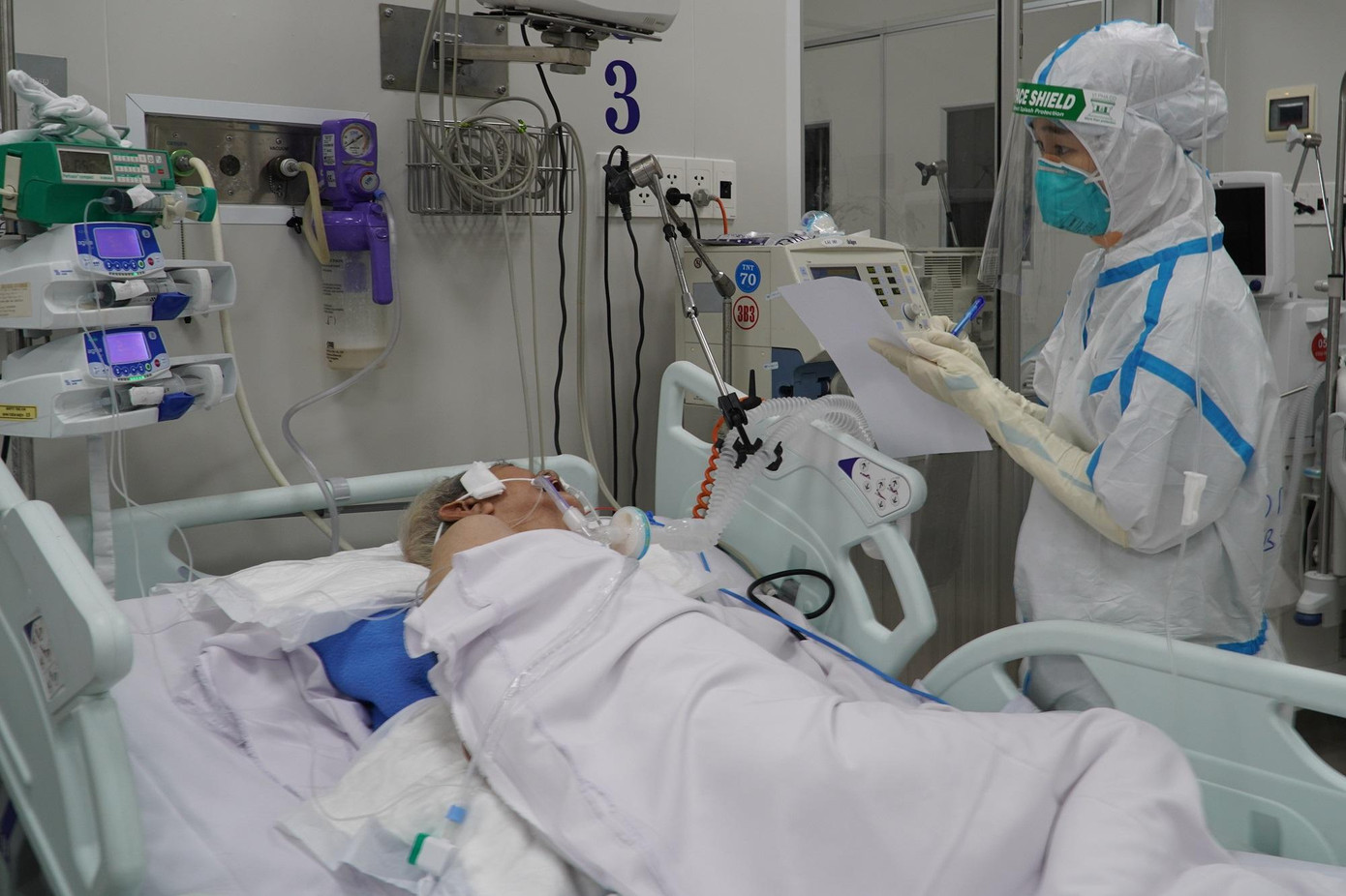 Chính quyền và nhân dân TPHCM tri ân những cống hiến của các thầy thuốc vì sự bình an của thành phố Chính quyền và nhân dân TPHCM tri ân những cống hiến của các thầy thuốc vì sự bình an của thành phố