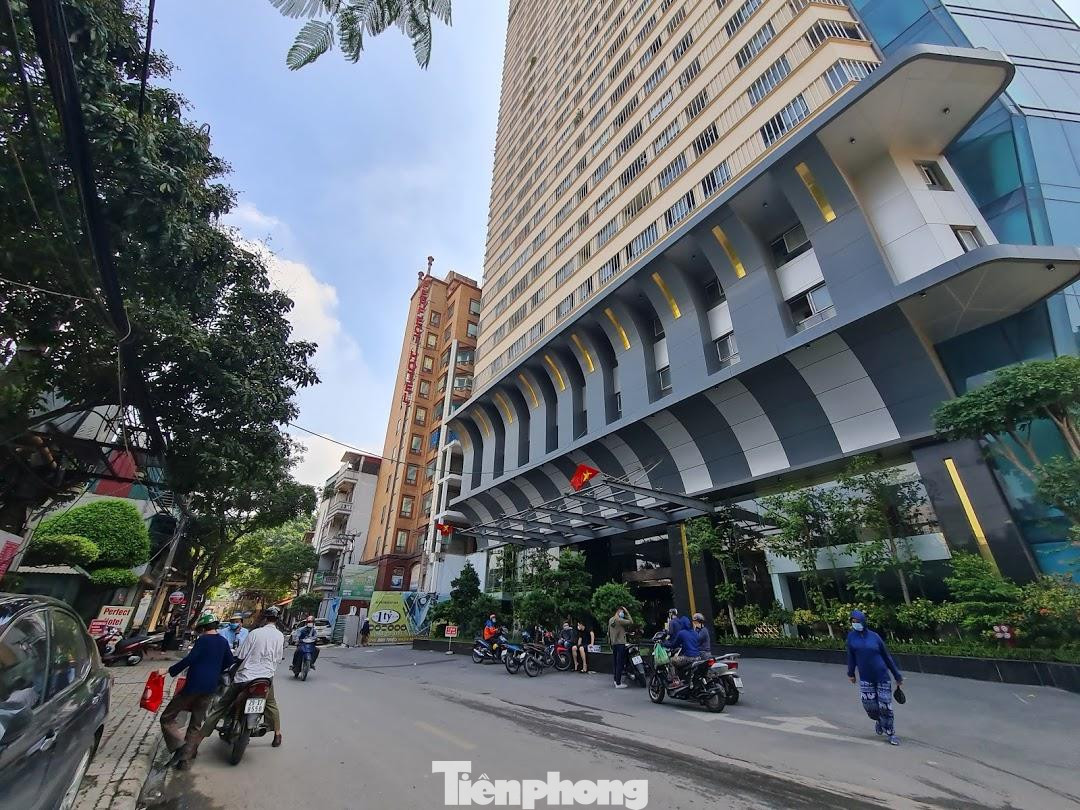 Tòa nhà hỗn hợp Tháp Doanh Nhân (quận Hà Đông, Hà Nội) chưa nghiệm thu PCCC đã đưa vào dụng, tiềm ẩn nguy cơ cháy nổ cao.