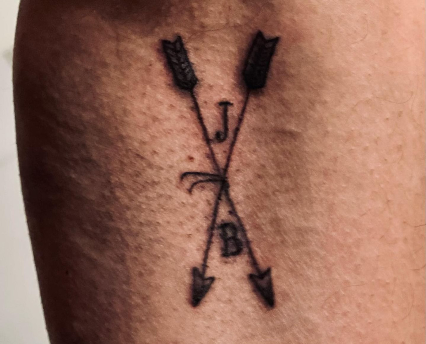 Hình xăm thể hiện tình yêu với Jennifer Lopez của Ben Affleck. Ảnh: IG. Hình xăm thể hiện tình yêu với Jennifer Lopez của Ben Affleck. Ảnh: IG.