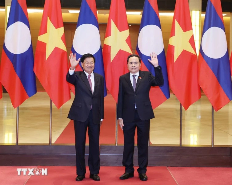 Chủ tịch Quốc hội Trần Thanh Mẫn hội kiến Tổng Bí thư, Chủ tịch nước Lào Thongloun Sisoulith. (Ảnh: Thống Nhất/ TTXVN)