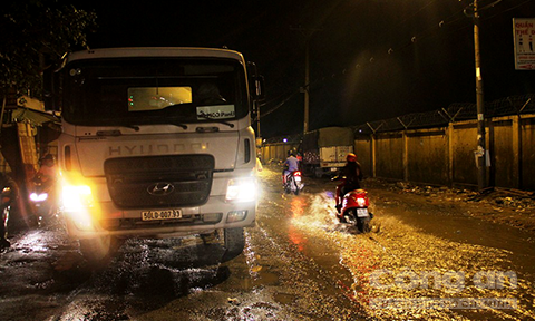 Người đàn ông chết thảm dưới bánh xe bồn trong đêm ảnh 1