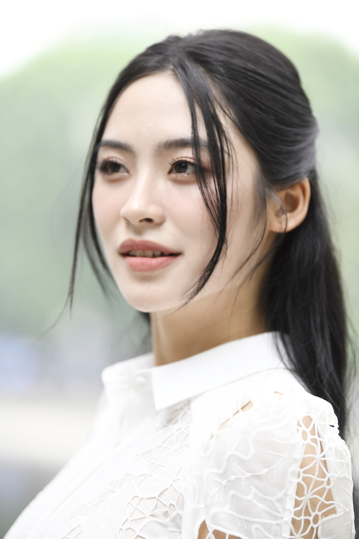 Vân Nhi nói ở vòng phỏng vấn kín tại sơ khảo Hoa hậu Việt Nam 2024, cô chia sẻ đam mê chơi thể thao và đã chạm tới sở thích của giám khảo - Hoa hậu Nguyễn Thị Huyền. “Chị Huyền còn rủ tôi khi nào rảnh về Hải Phòng để cùng chơi Pickleball. Việc có một người chị đồng hương làm giám khảo đã tiếp thêm cho tôi nhiều động lực. Chị đã truyền cảm hứng giúp tôi vững bước ở cuộc thi Hoa hậu Việt Nam. Bên cạnh đó, người Hải Phòng đã cổ vũ cho tôi rất nhiệt tình, tiếp thêm cho tôi nhiều sức mạnh”, cô nói.