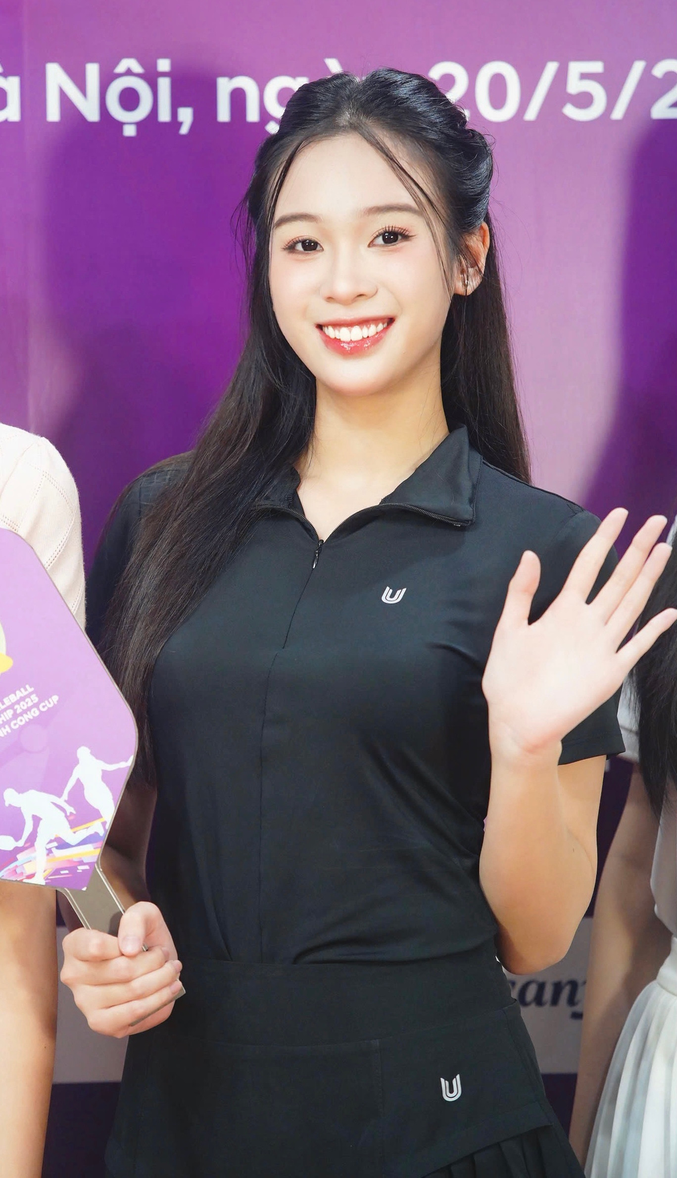 Thí sinh Lê Hoàng Khánh Linh cho biết chưa được trải nghiệm Pickleball và qua buổi họp báo cô được hiểu hơn về bộ môn thể thao này. &quot;Tôi thấy đây là bộ môn năng động, dễ tiếp cận và phù hợp với nhiều đối tượng&quot;, cô nói. Khánh Linh nói khi nhìn cách các vận động viên chia sẻ quá trình tập luyện và thi đấu trong buổi họp báo, cô thấy rằng Pickleball không chỉ là trào lưu nhất thời mà có sự đầu tư và tính cạnh tranh cao.