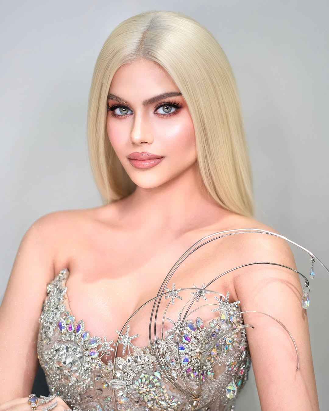 Rachel Gupta đăng quang Hoa hậu Hòa bình Quốc tế hôm 25/10/2024. Sau hơn nửa năm đăng quang, cô bị nhận xét có nhiệm kỳ mờ nhạt, ít hoạt động. Người đẹp chủ yếu hoạt động ở Thái Lan và quê nhà Ấn Độ.