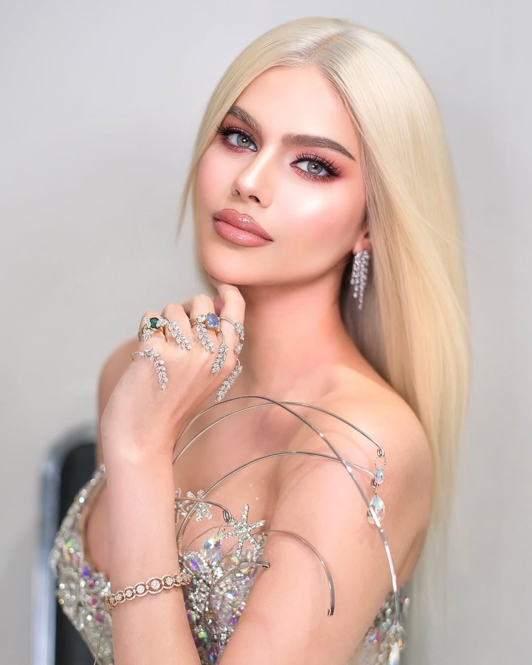 Rachel Gupta đăng quang Hoa hậu Hòa bình Quốc tế hôm 25/10/2024. Sau hơn nửa năm đăng quang, cô bị nhận xét có nhiệm kỳ mờ nhạt, ít hoạt động. Người đẹp chủ yếu hoạt động ở Thái Lan và quê nhà Ấn Độ.