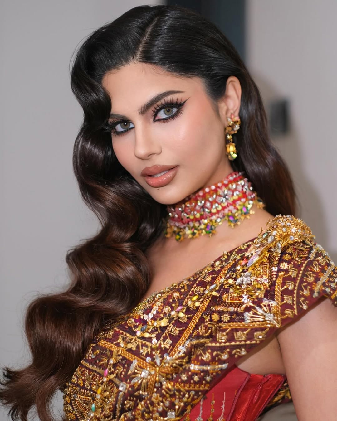 Sự việc đang gây chấn động đối với cộng đồng fan sắc đẹp trên toàn thế giới. Nhiều chuyên trang sắc đẹp lớn như Missosology, Sash Factor đưa tin về vụ việc, thu hút sự quan tâm, bình luận của khán giả. Rachel Gupta từng làm nên lịch sử khi là người đẹp Ấn Độ đầu tiên đăng quang Hoa hậu Hòa bình Quốc tế.