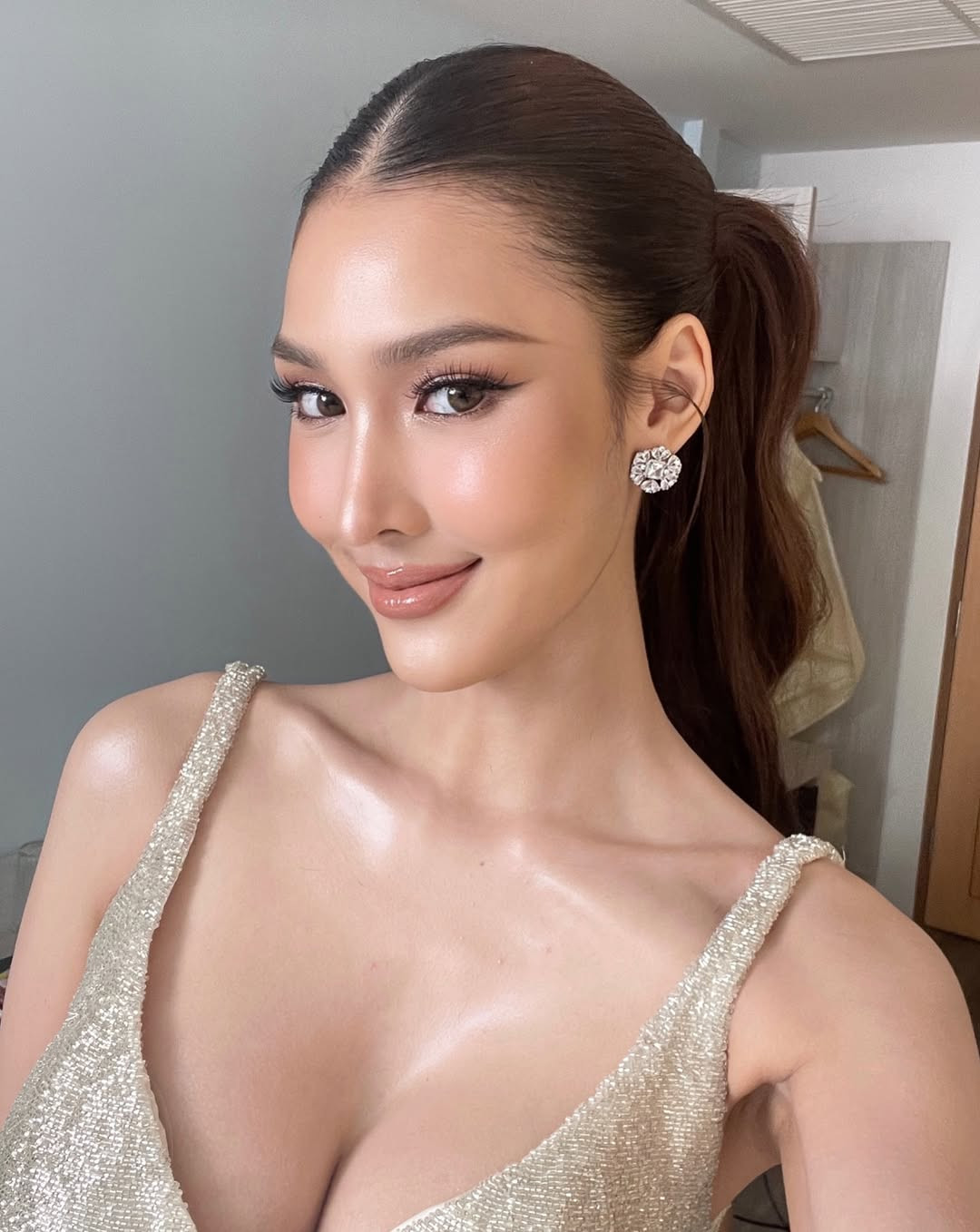 "Tôi muốn dành tặng bài hát này cho toàn thể người dân Thái Lan, các bệnh viện và trường học trên khắp cả nước để góp phần nâng cao kiến thức về phát hiện sớm ung thư vú. Chúng tôi tin rằng phát hiện sớm là cách chữa khỏi bệnh và mỗi mạng sống đều đáng quý", cô nói.