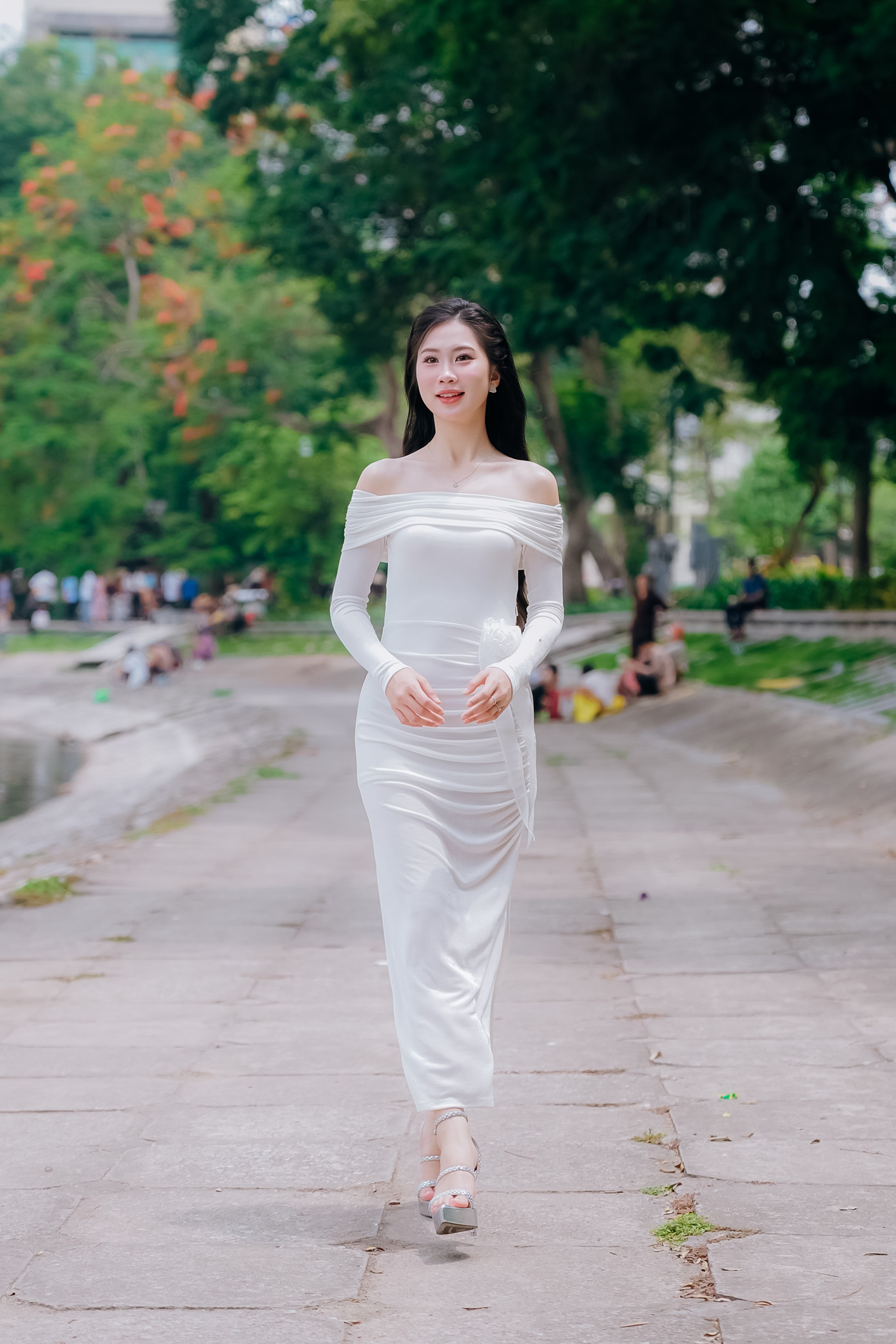 Tham gia Hoa hậu Việt Nam, Thu Hằng đã có nhiều kỷ niệm cùng các thí sinh trong ngôi nhà chung. "Kỷ niệm đáng nhớ nhất là khi chúng tôi cùng sinh hoạt tại nhà chung. Những khoảnh khắc chúng tôi vui đùa, ăn uống, tập luyện cùng nhau sẽ là kỷ niệm tôi không bao giờ quên trong thanh xuân tươi đẹp của mình", cô nói.