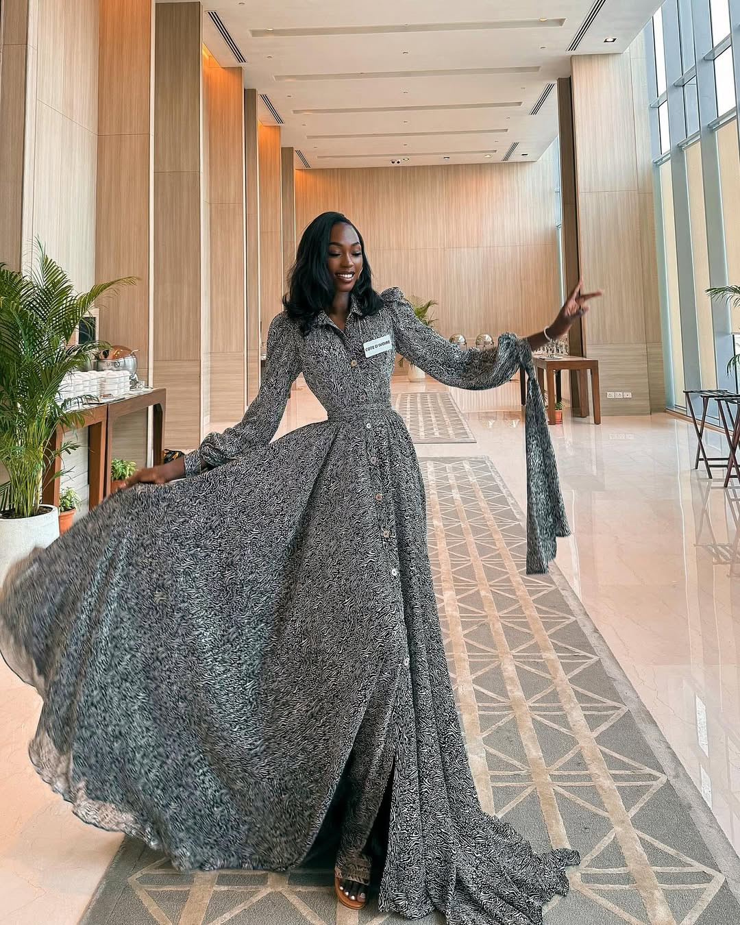 Ngay khi nhập cuộc, Fatoumata Coulibaly đã thu hút sự chú ý của khán giả và truyền thông. Cô xuất hiện với ngoại hình thanh lịch, chuyên nghiệp.