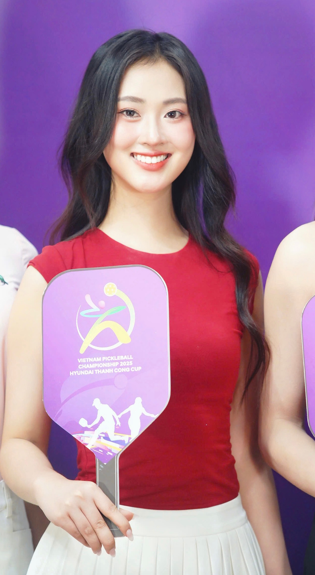 Thí sinh Hoàng Thị Tú Anh nhận định Pickleball – môn thể thao tuy còn mới mẻ tại Việt Nam – nhưng đã và đang thu hút cộng đồng yêu thể thao nhờ tính linh hoạt, dễ tiếp cận và phù hợp với nhiều lứa tuổi. Tú Anh cho biết bạn bè cô có rất nhiều người chơi Pickleball. &quot;Đây là bộ môn có thể nhanh chóng hòa nhập, kết nối và tạo nên những giá trị gắn kết&quot;, cô chia sẻ.