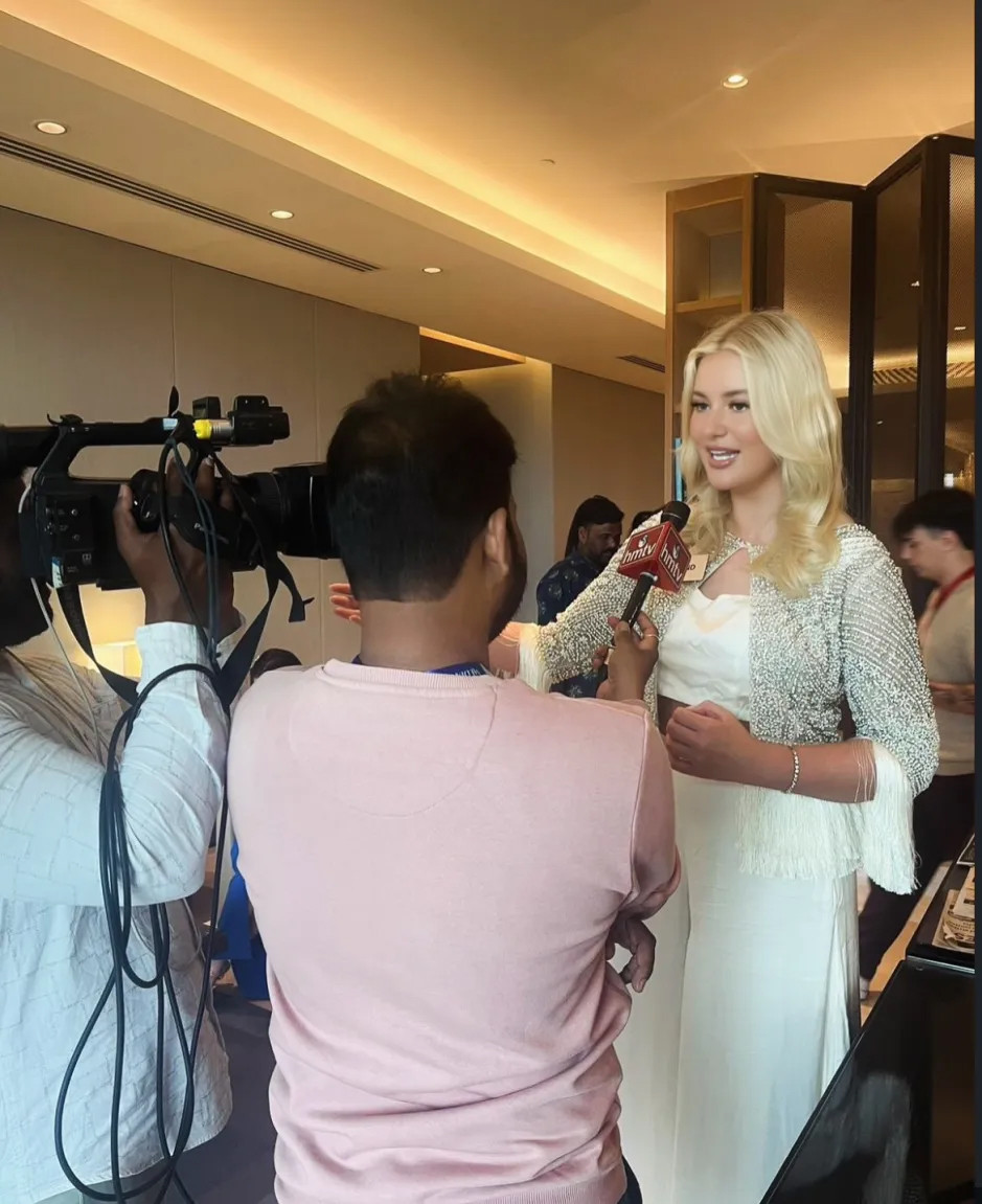 Hình ảnh của Milla Magee tại cuộc thi Hoa hậu Thế giới 2025 ở Ấn Độ. Hình ảnh của Milla Magee tại cuộc thi Hoa hậu Thế giới 2025 ở Ấn Độ.