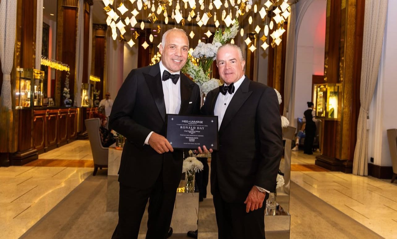 Ông Ronald Day - tân CEO của Miss Universe và ông Raul Rocha - Chủ tịch Miss Universe.